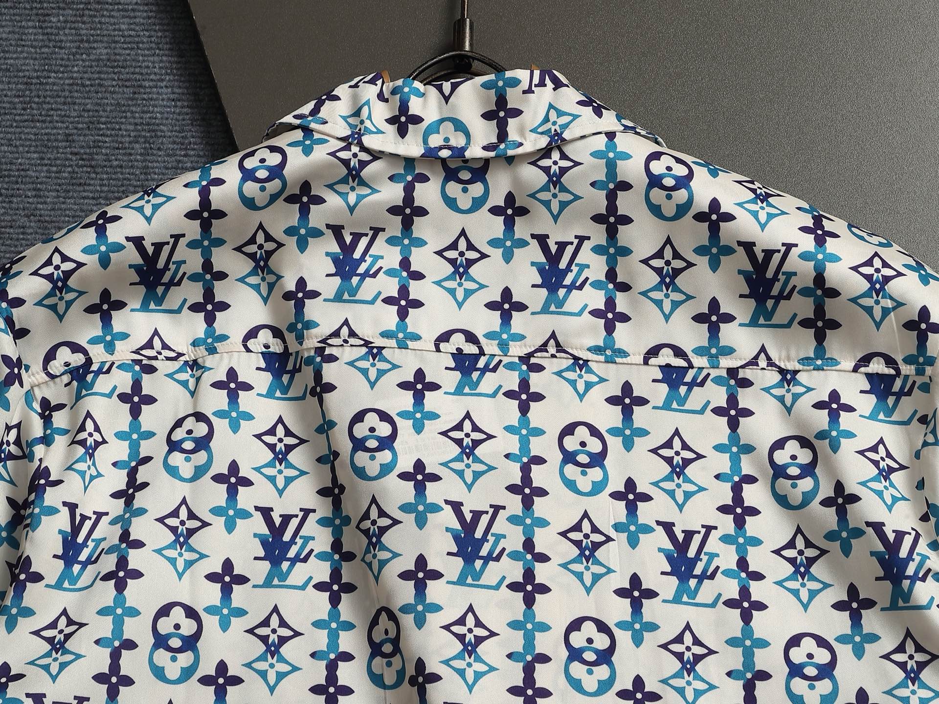 【LOUIS VUITTON】半袖シャツ