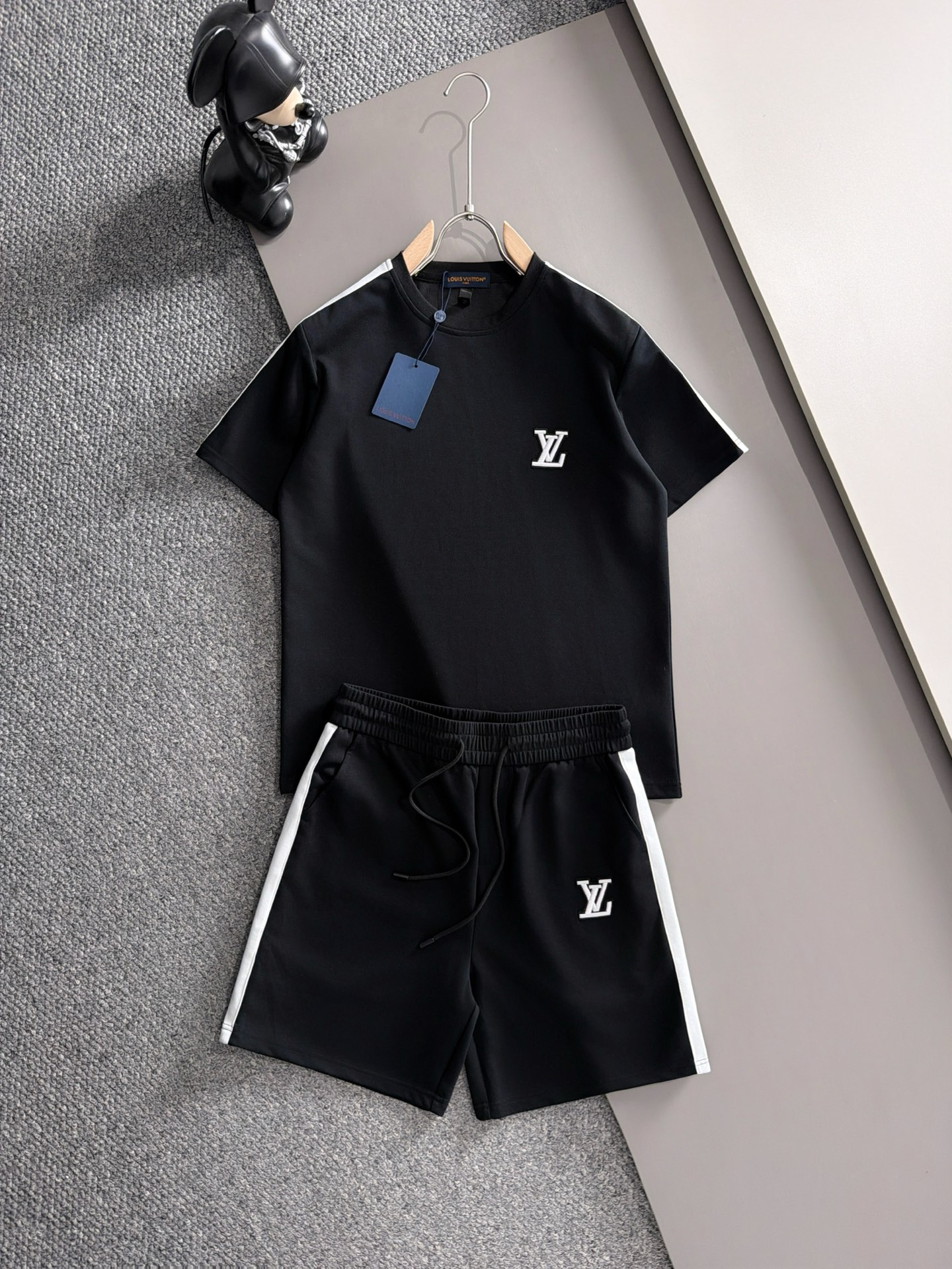 【LOUIS VUITTON】半袖T シャツショートパンツ セットアップ