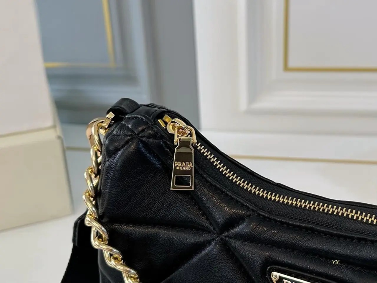 【PRADA 公式 旗艦店】プラダ 斜めがけバッグ 当日出荷 好評に付き再入荷！26*13CM 240719