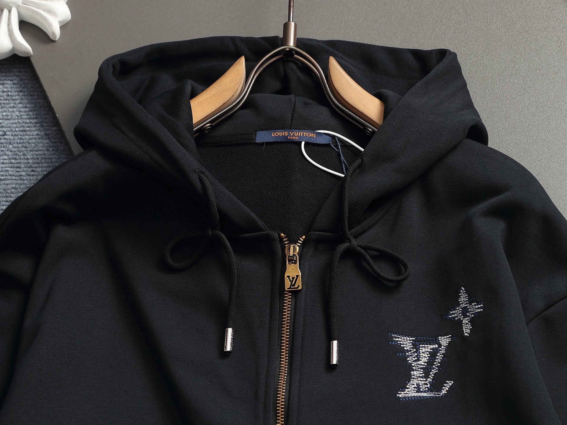 【LOUIS VUITTON】バーバリー パーカー