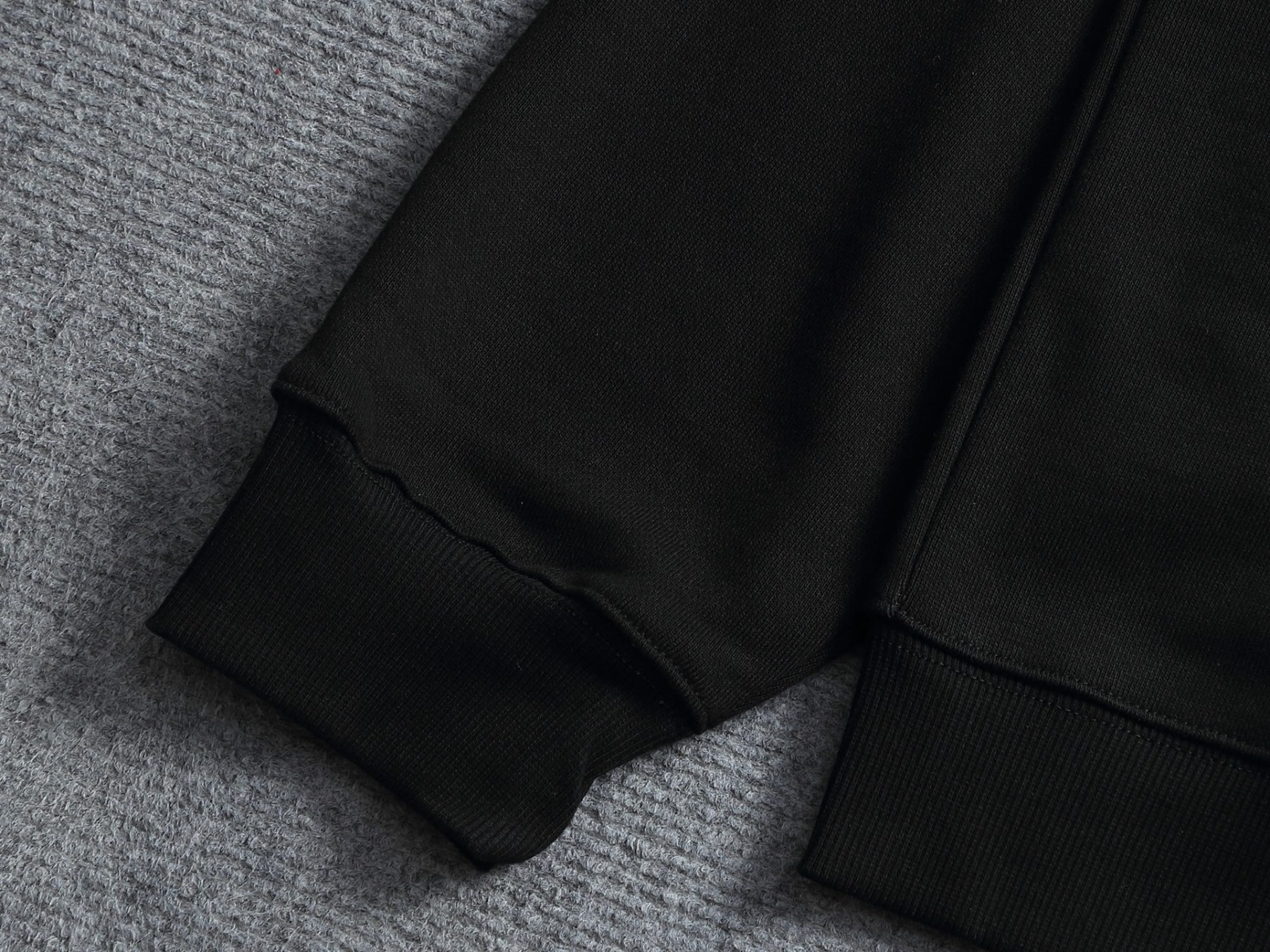【FENDI】刺繍長袖 T シャツ