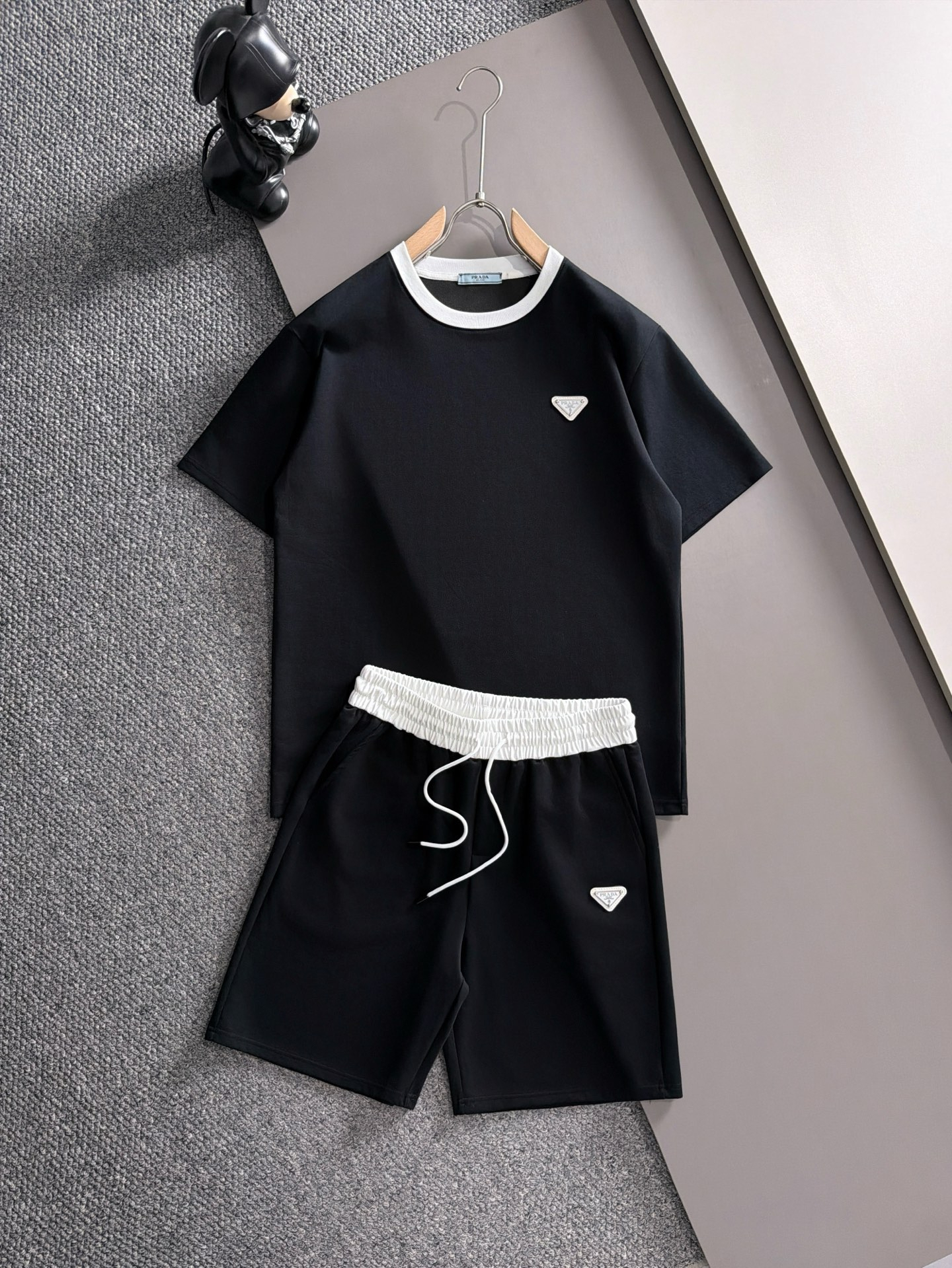 【PRADA】半袖T シャツショートパンツ セットアップ