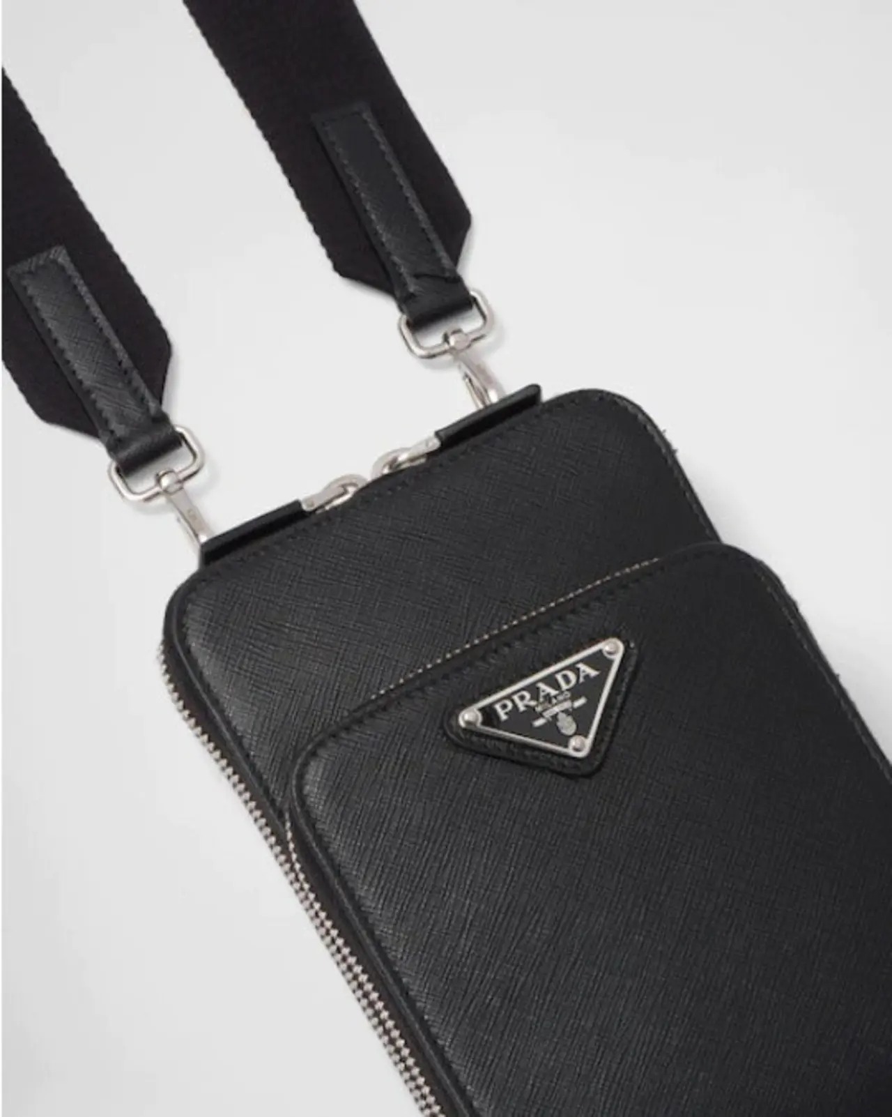 PRADA*ロゴ サフィアーノレザー スマートフォンケース ブラック