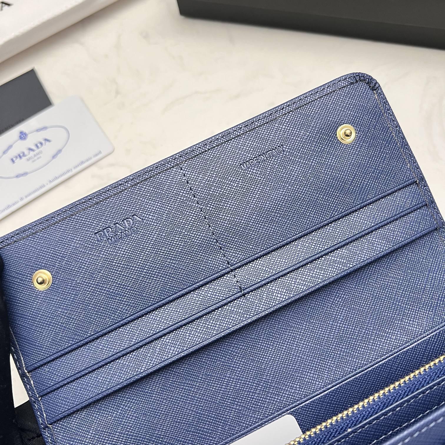 Pradaレザー コンチネンタルウォレット 財布 折財布