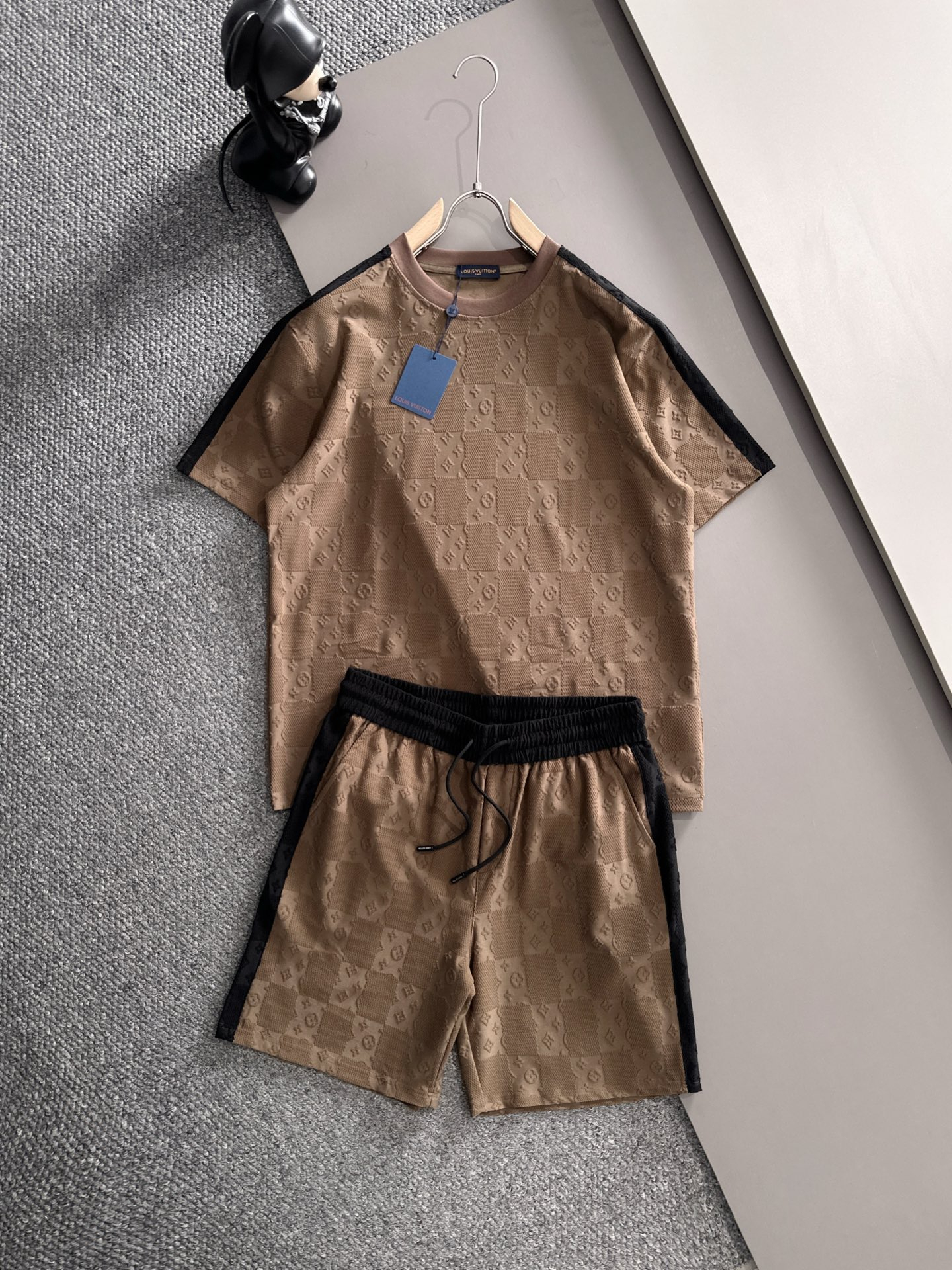 【LOUIS VUITTON】半袖T シャツショートパンツ セットアップ