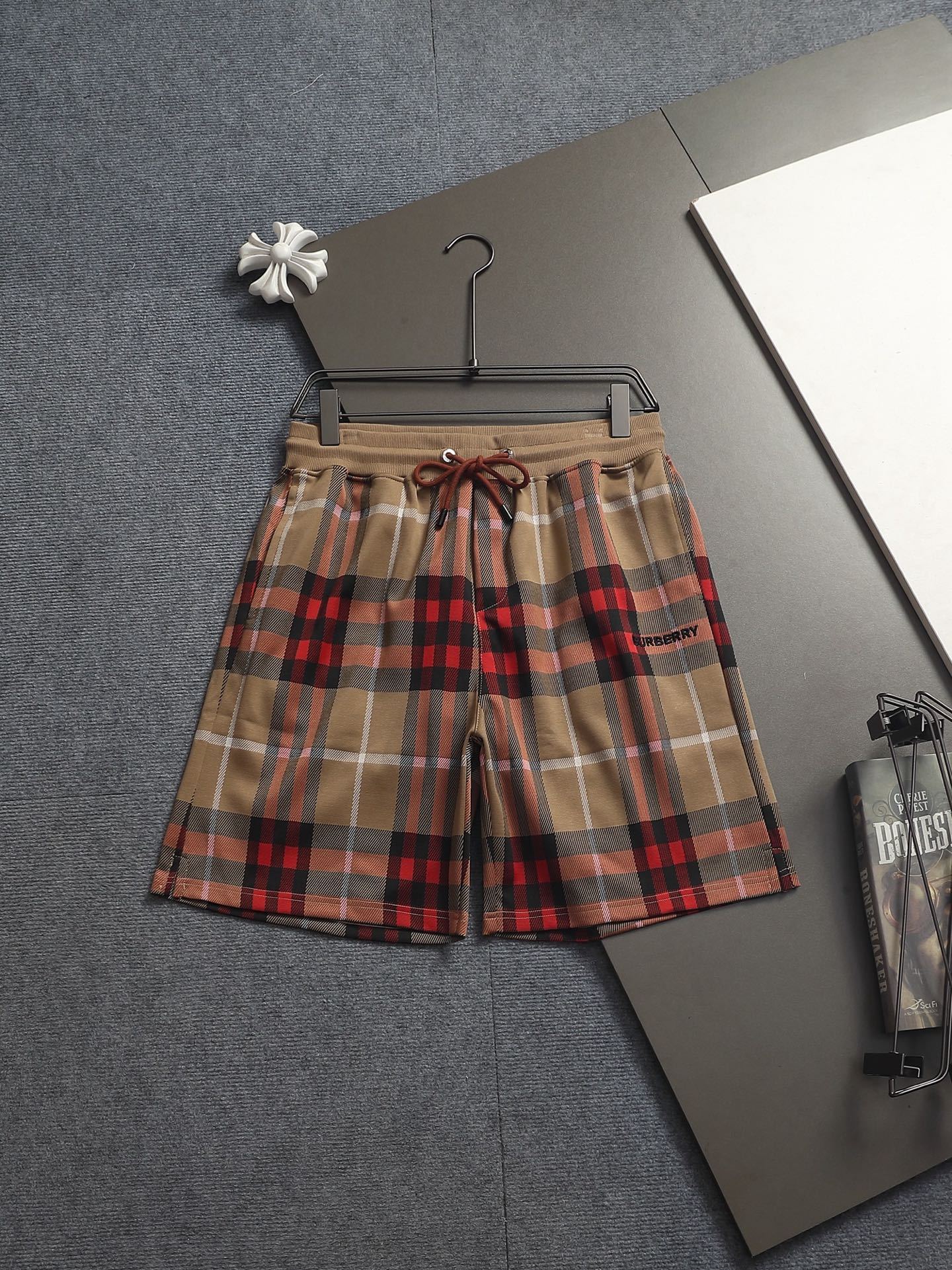【BURBERRY】ショートパンツ
