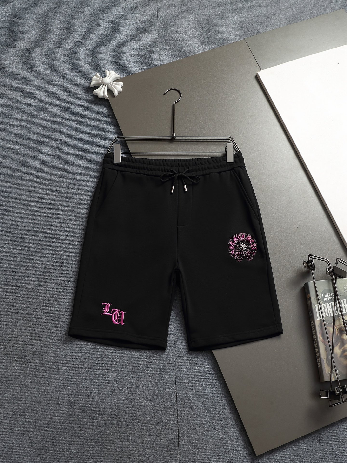 【CHROME HEARTS】ショートパンツ