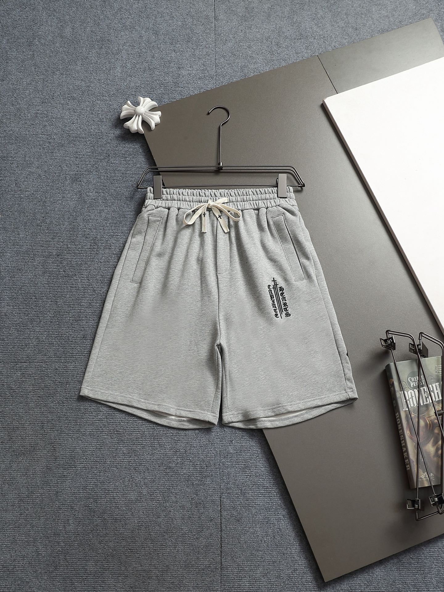 【CHROME HEARTS】ショートパンツ