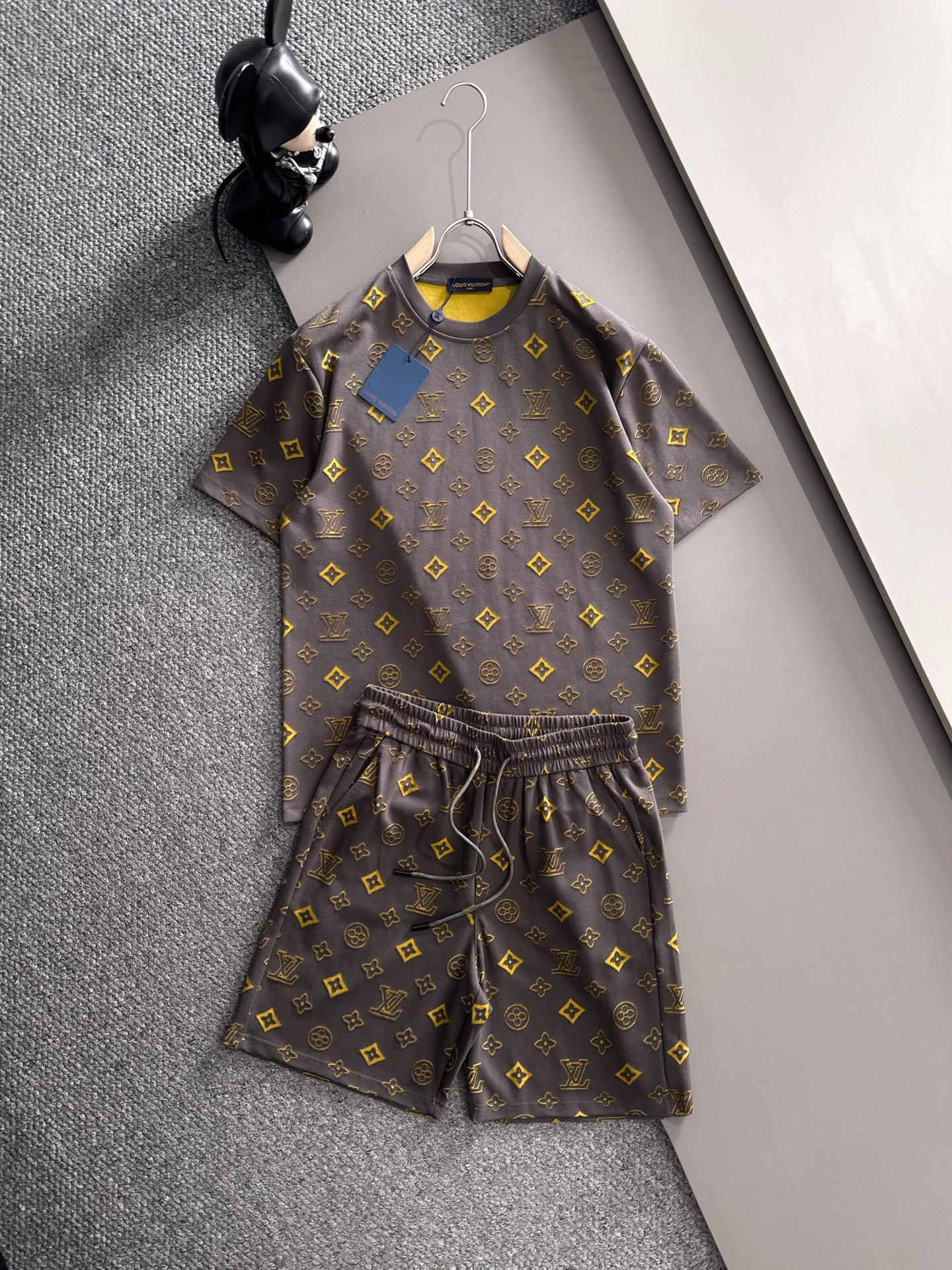 【LOUIS VUITTON】半袖T シャツショートパンツ セットアップ