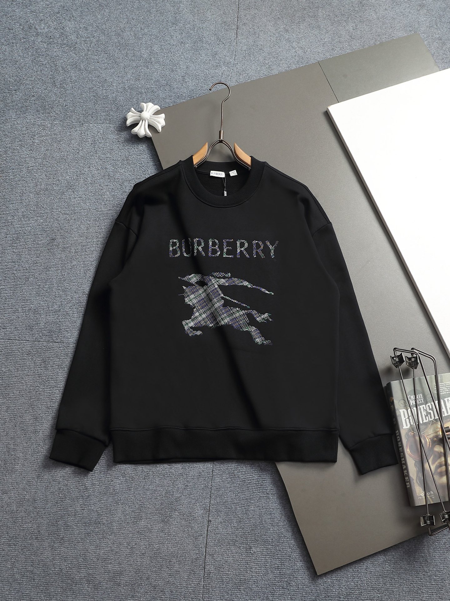 【BURBERRY】刺繍長袖 T シャツ