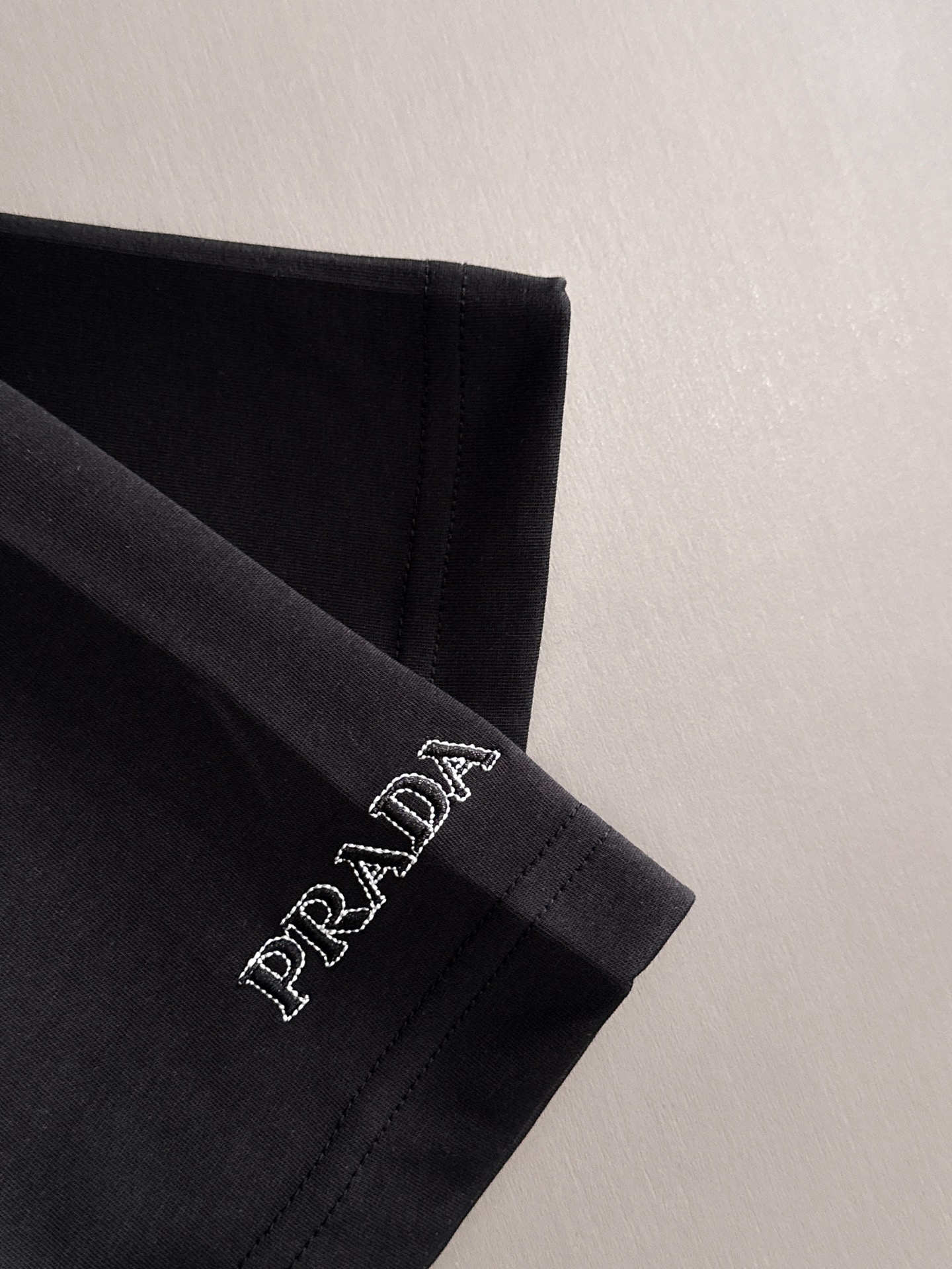 【PRADA】半袖T シャツショートパンツ セットアップ