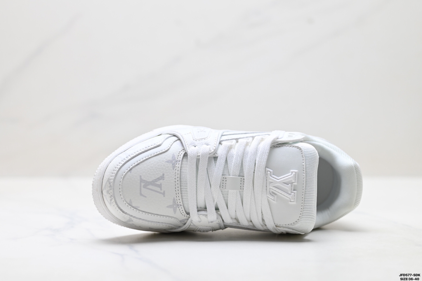 Louis Vuitton Trainer Sneaker Low スニーカー ホワイトモノグラム レザー