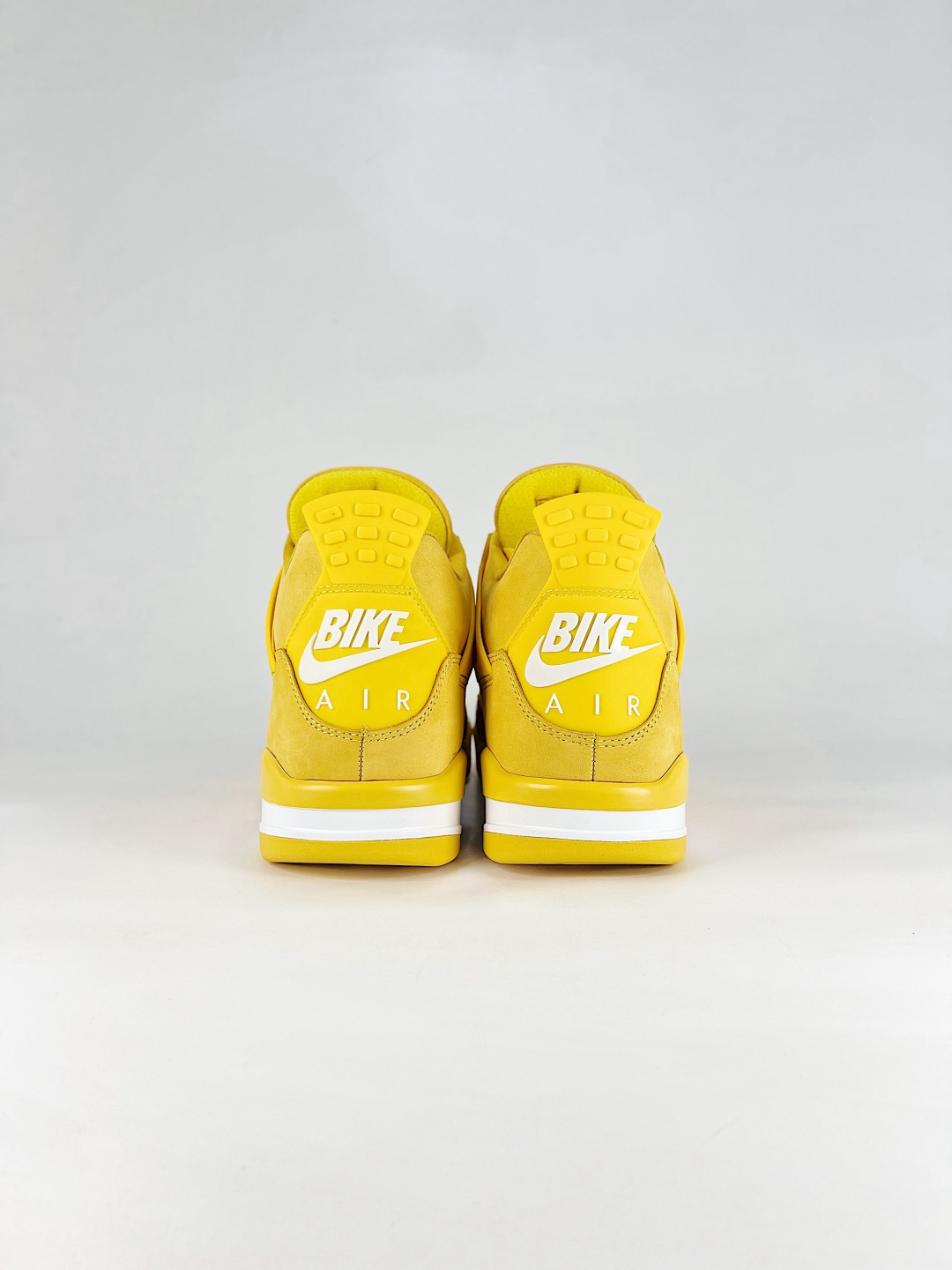 NIKE Air Jordan 4 レトロ イエロー  バスケットシューズ スエード  スニーカー