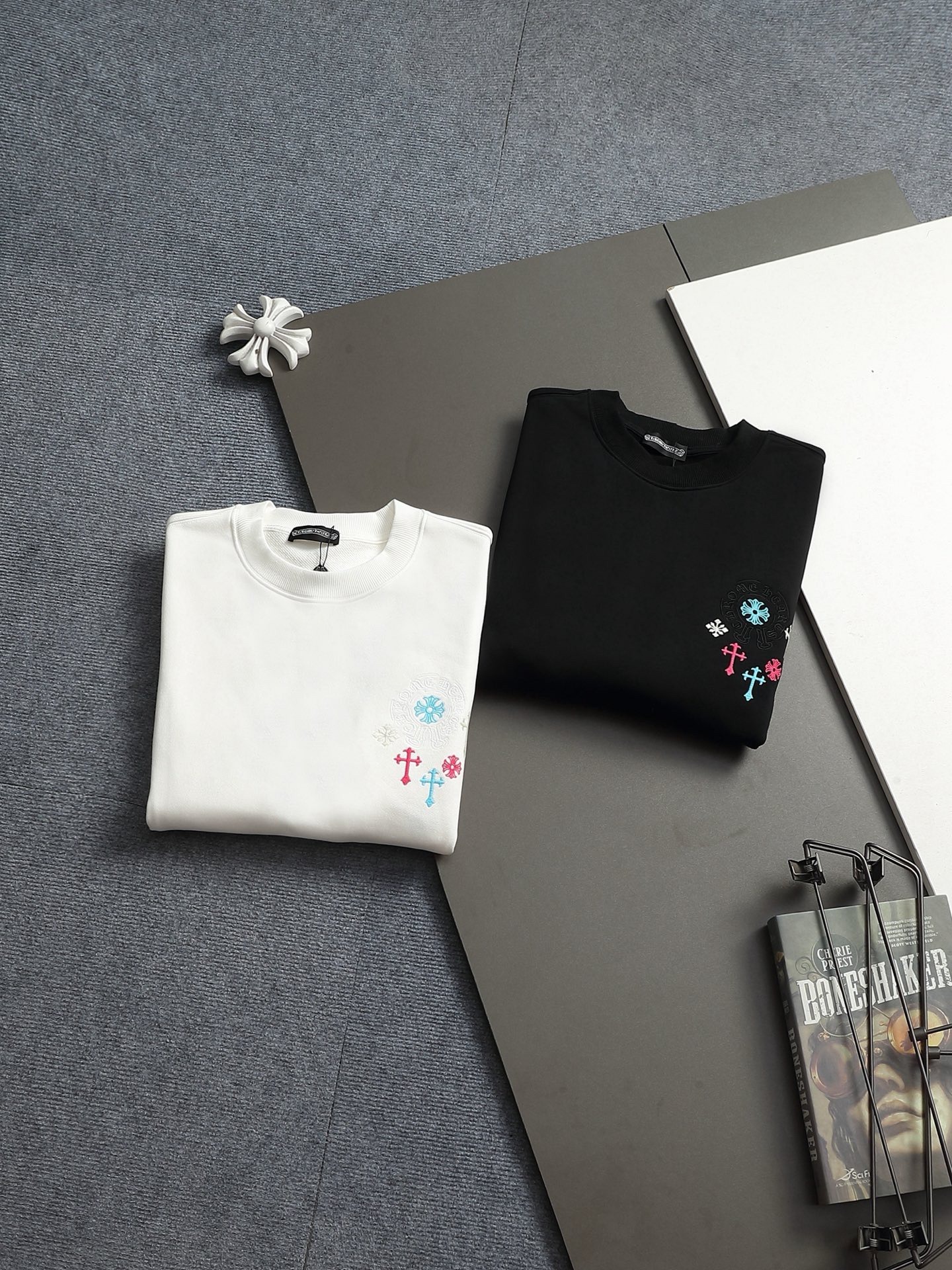 【CHROME HEARTS】刺繍長袖 T シャツ