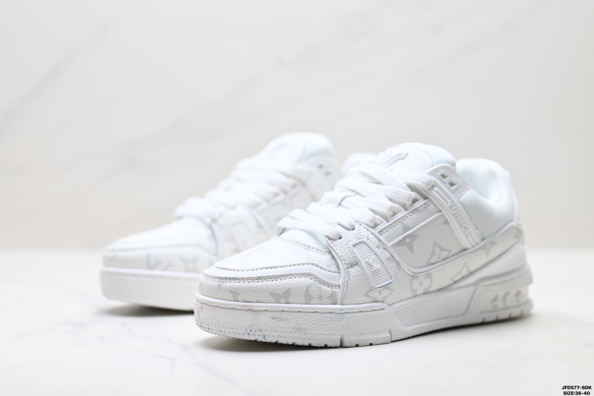 Louis Vuitton Trainer Sneaker Low スニーカー ホワイトモノグラム レザー