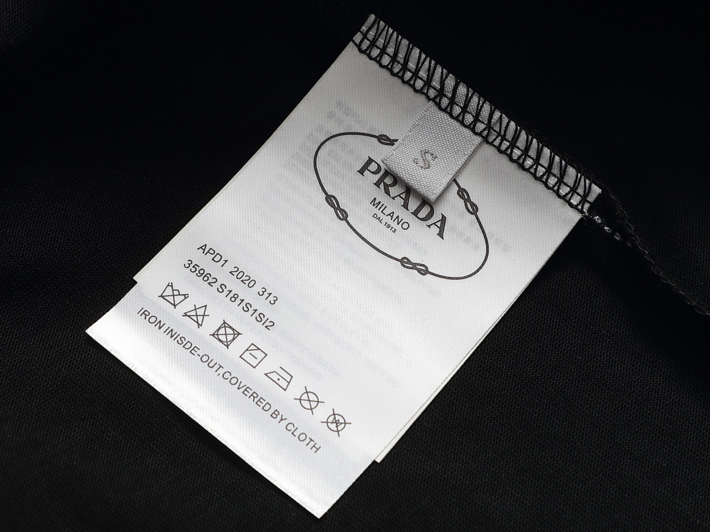【PRADA】半袖 T シャツ