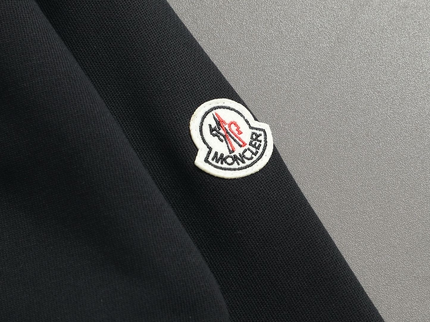 【MONCLER】刺繍長袖 T シャツ