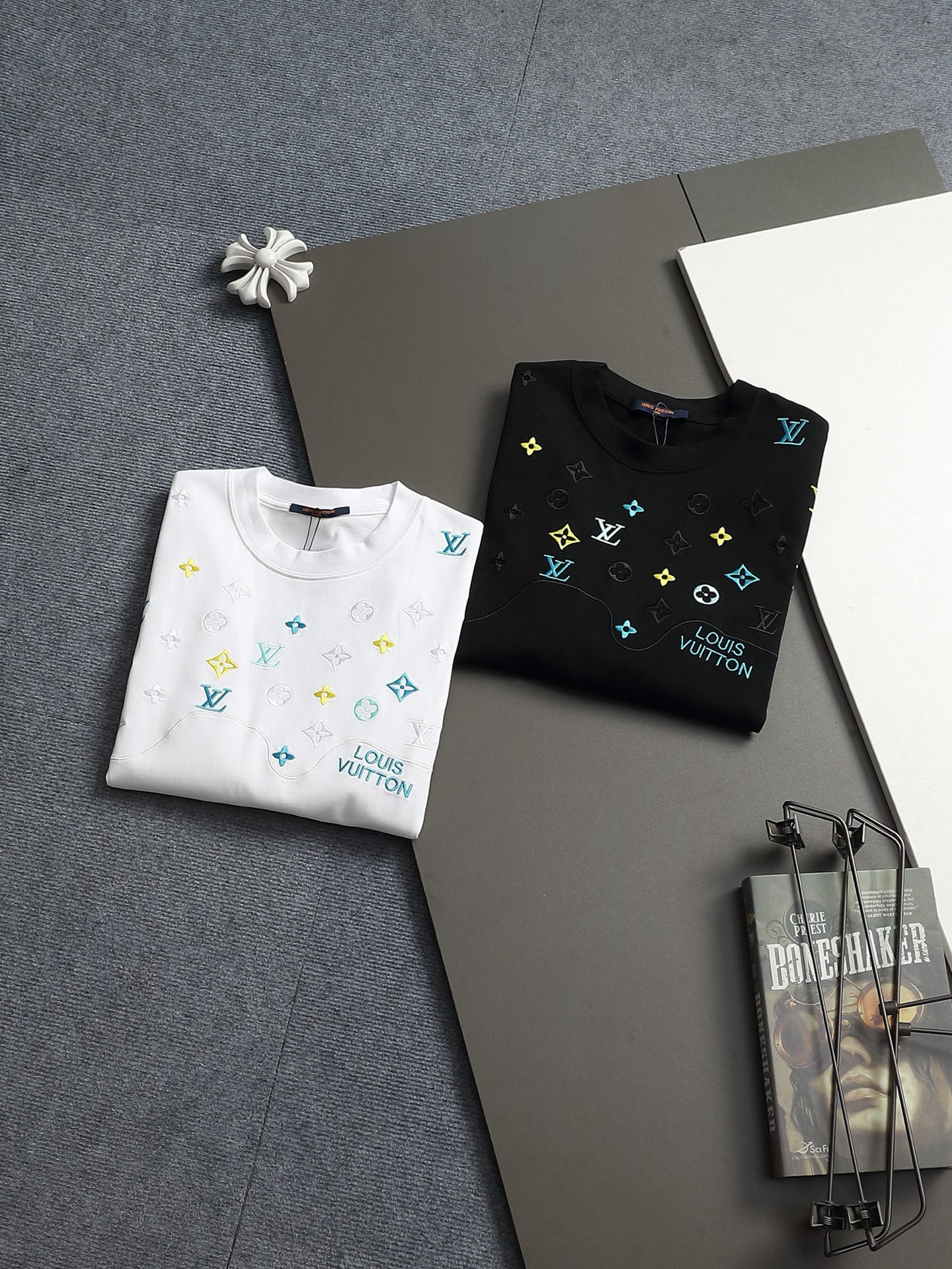 【LOUIS VUITTON】刺繍長袖 T シャツ