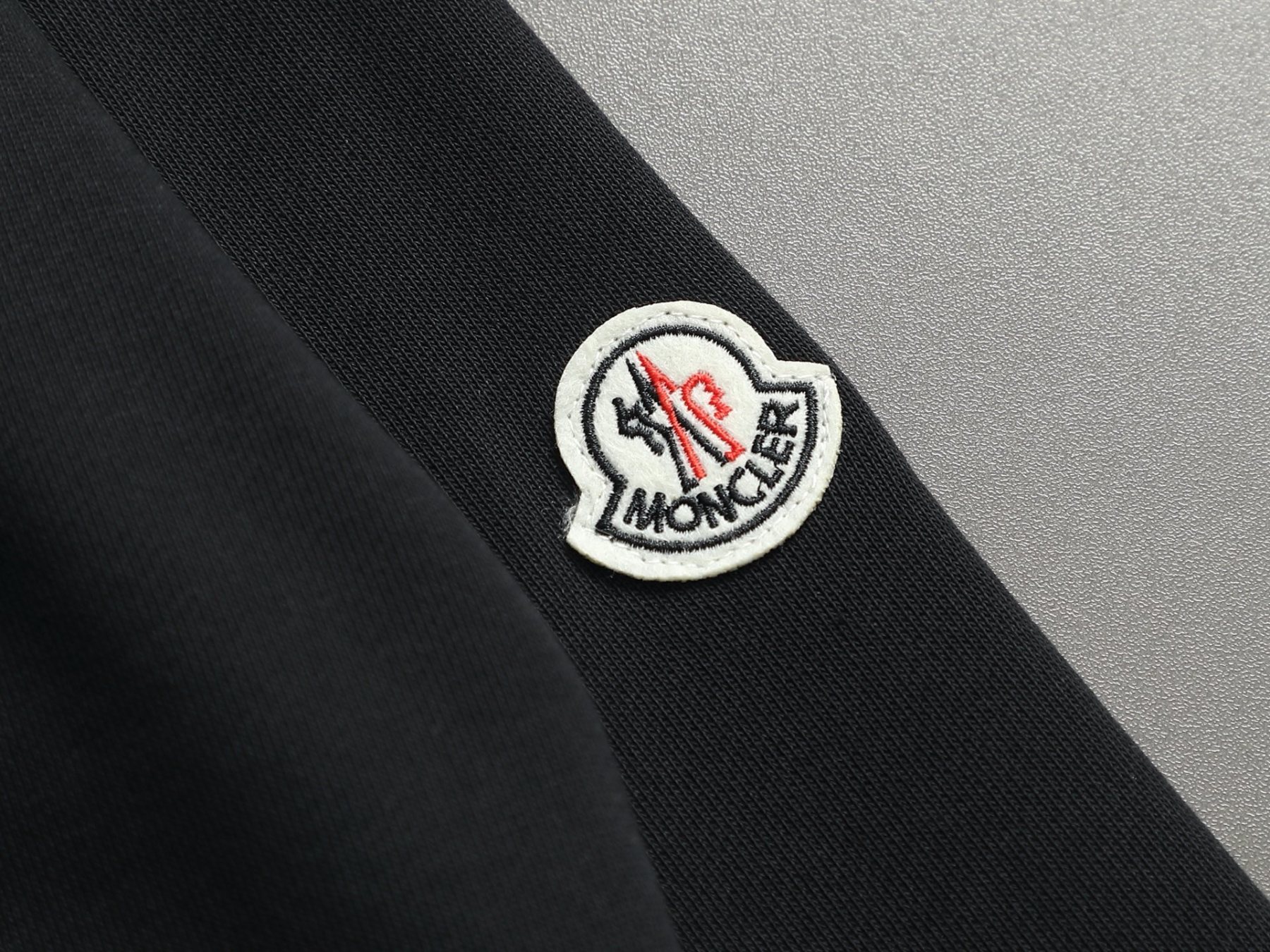 【MONCLER】刺繍長袖 T シャツ