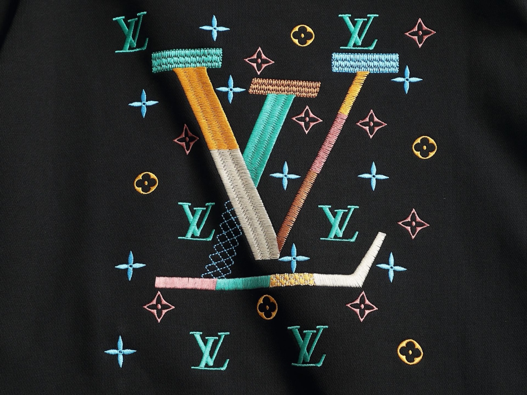 【LOUIS VUITTON】刺繍長袖 T シャツ