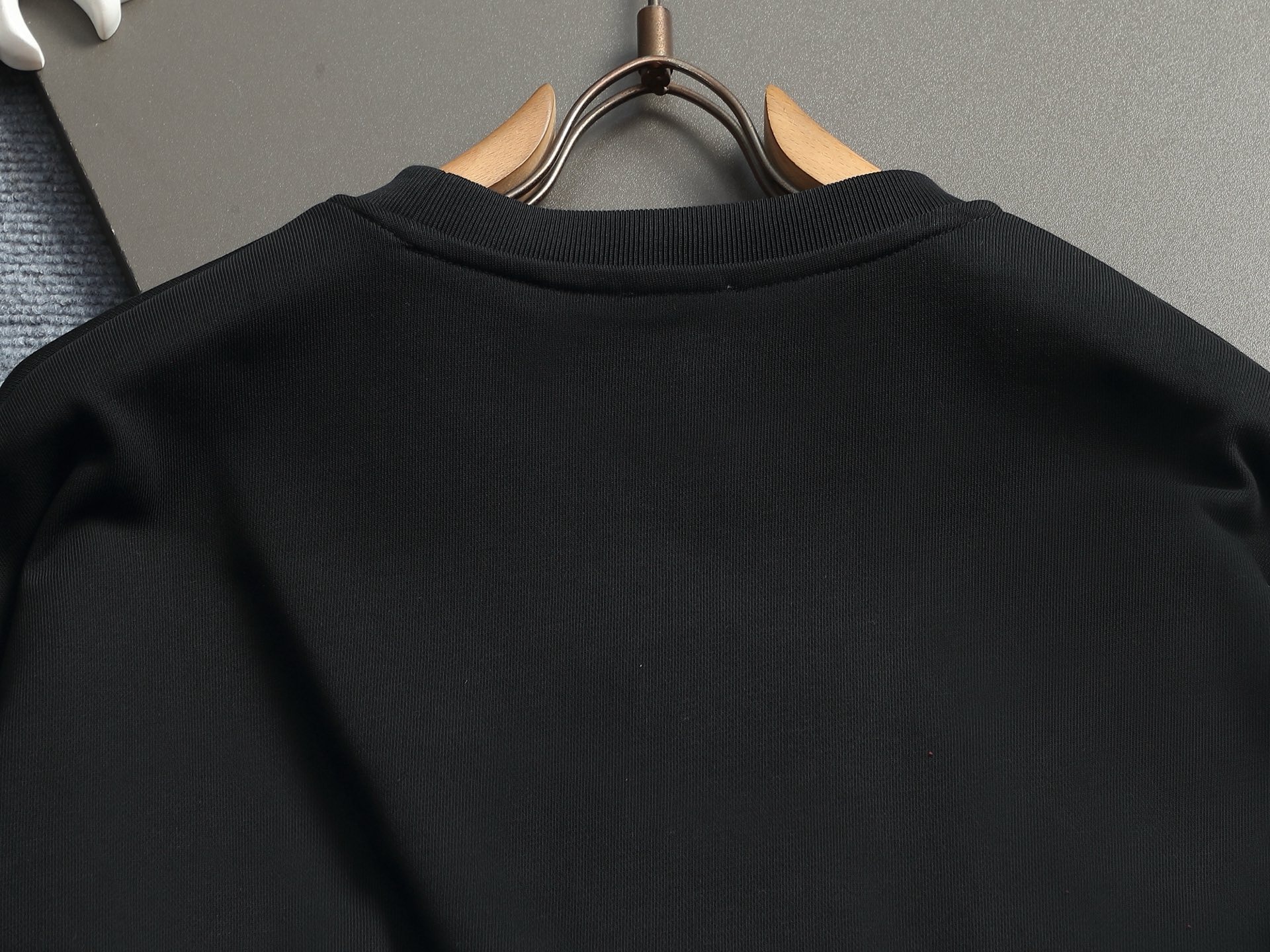 【BURBERRY】プリント長袖 T シャツ
