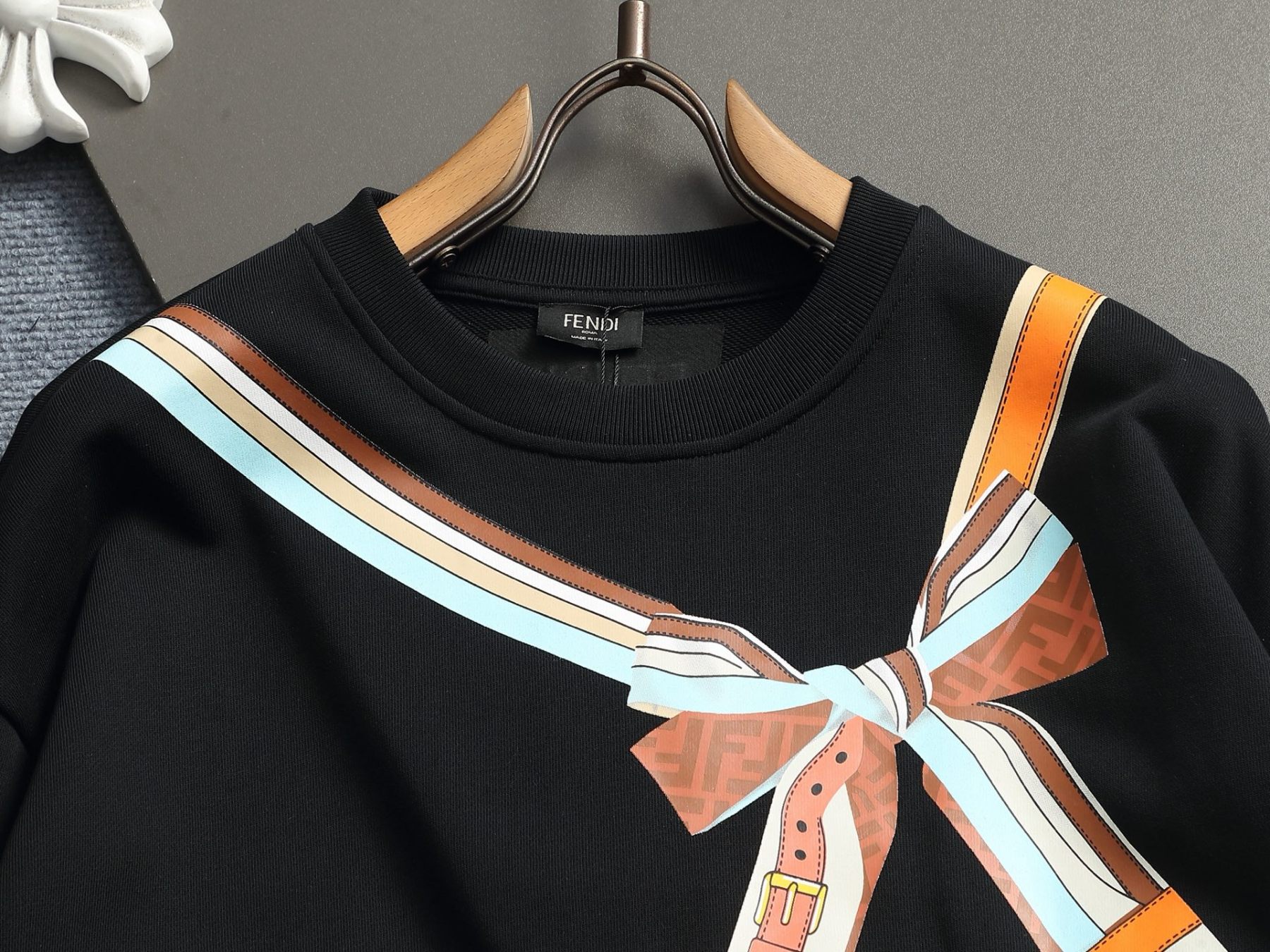 【FENDI】長袖 T シャツ