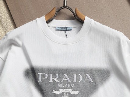 【PRADA】半袖 T シャツ