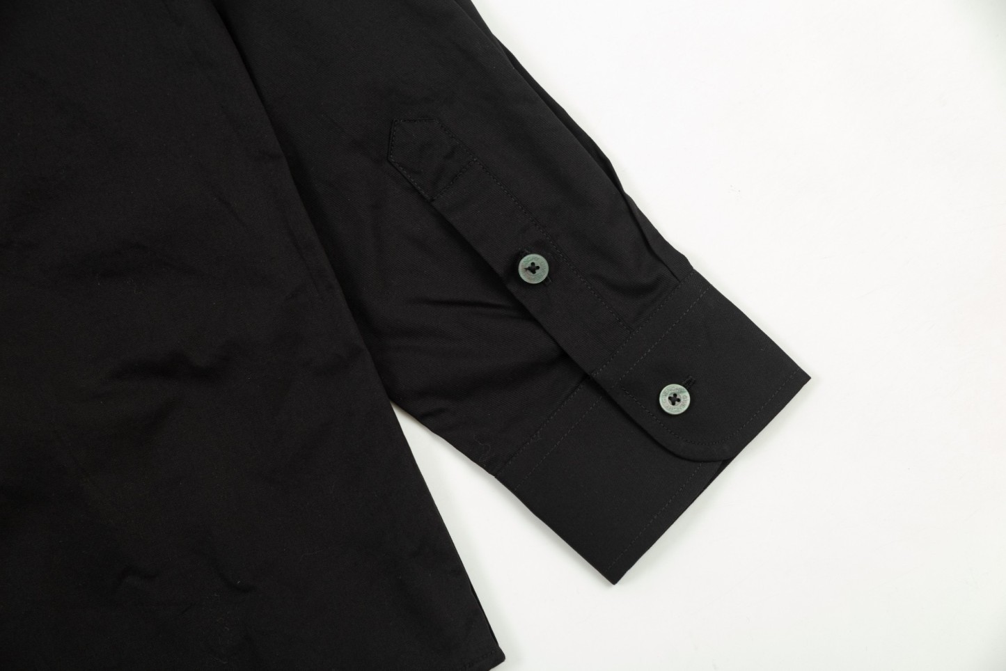 【GIVENCHY 公式旗艦店】ジバンシー シャツ ご好評に付き再入荷 240802
