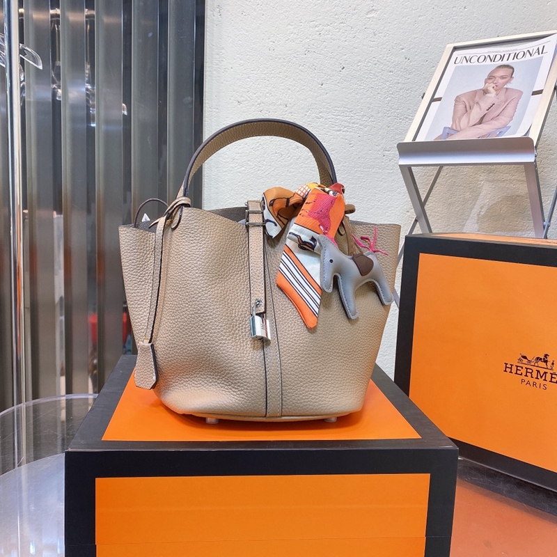 Hermes エルメス ☆ 2021年最新なクラシックな Picotin 20 手提げ袋