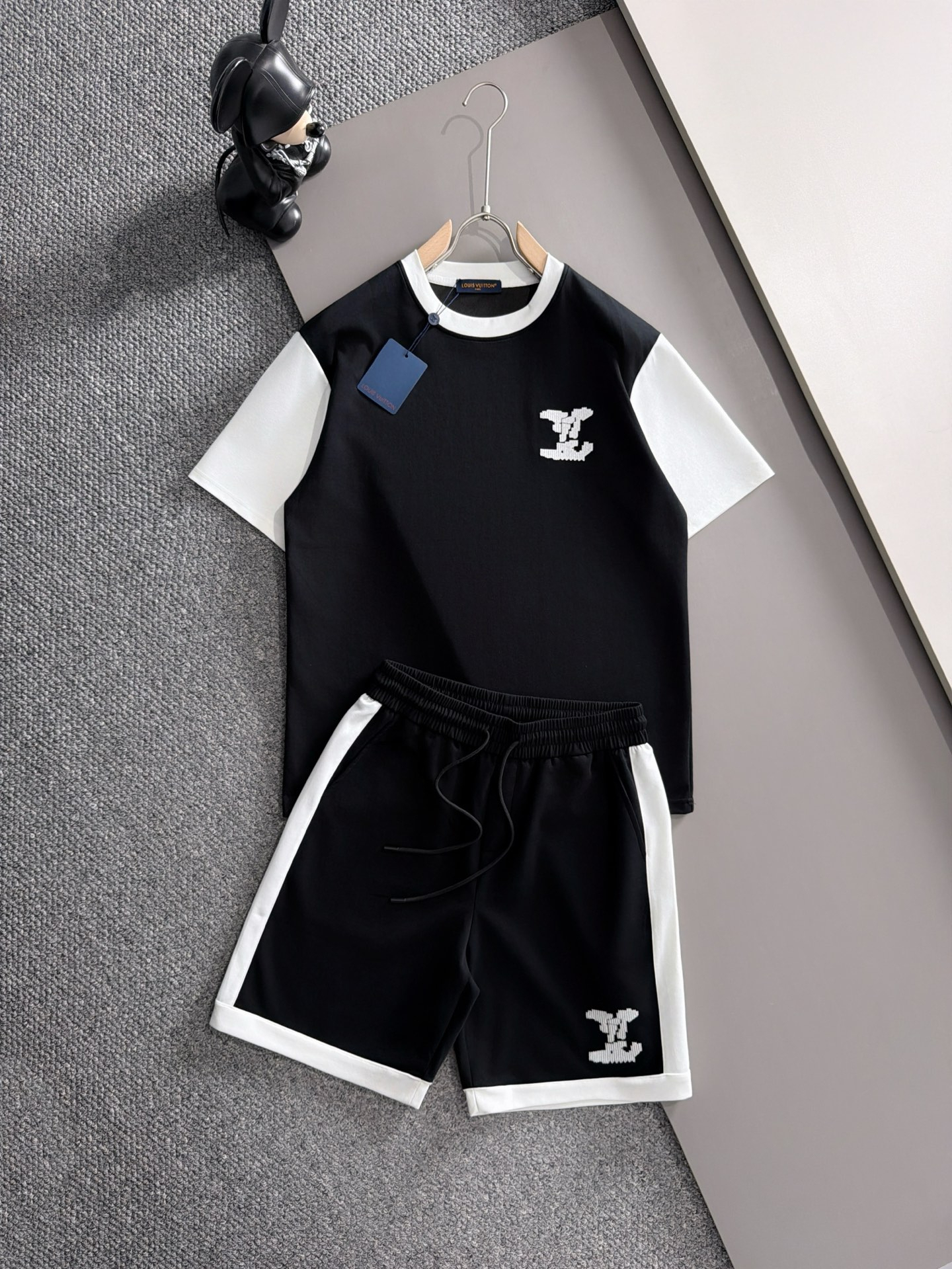 【LOUIS VUITTON】半袖T シャツショートパンツ セットアップ