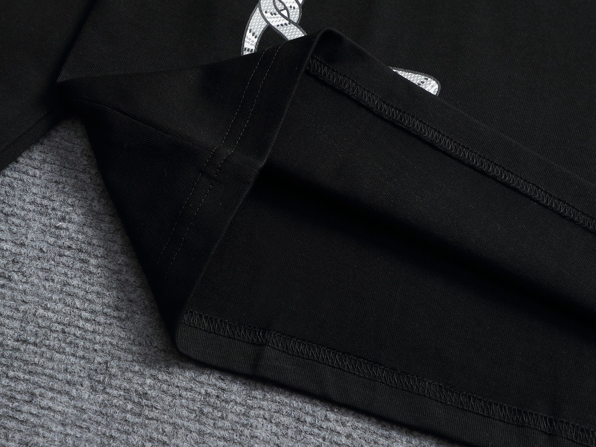 【LOUIS VUITTON】プリント長袖 T シャツ