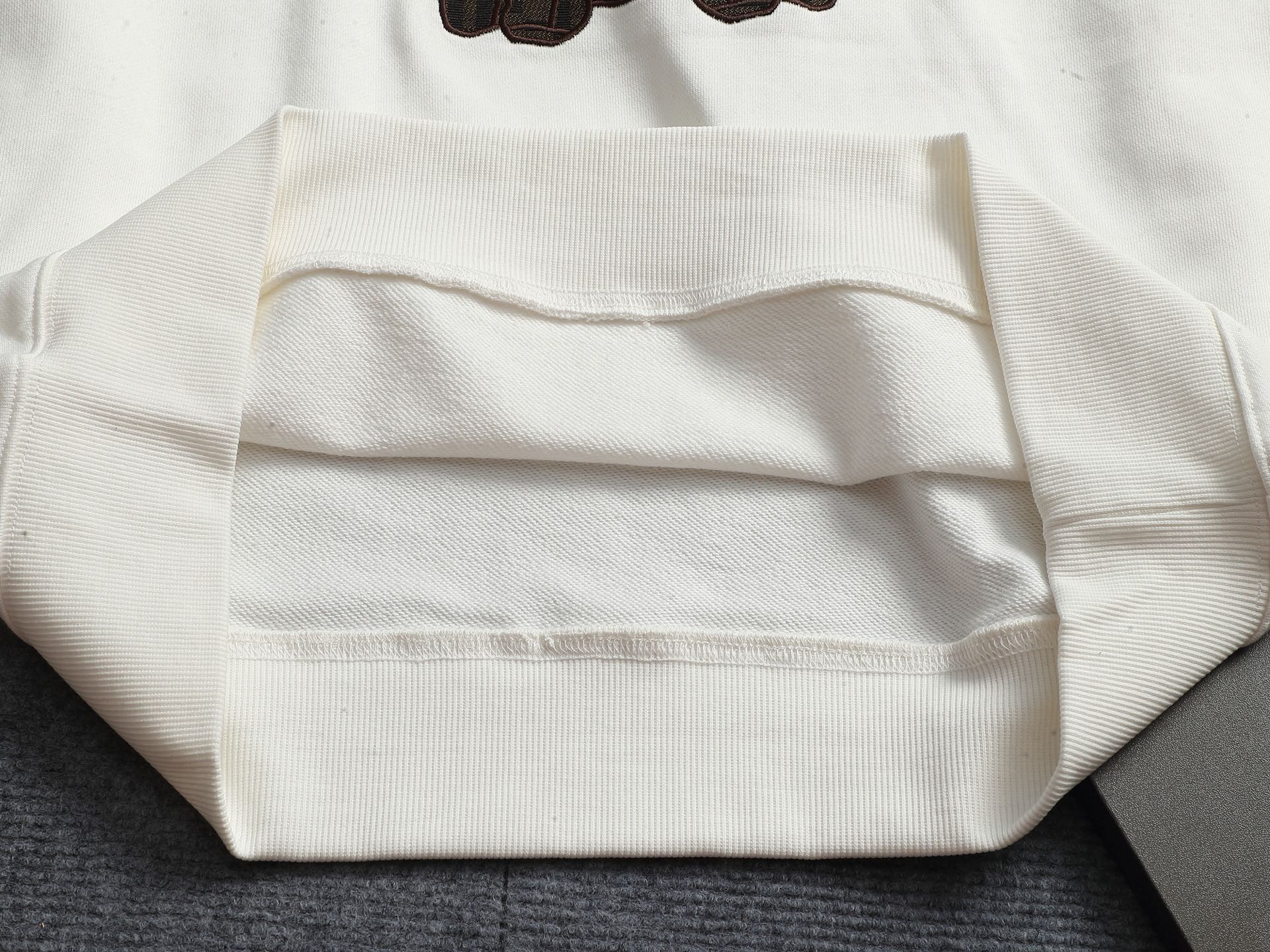 【FENDI】刺繍長袖 T シャツ