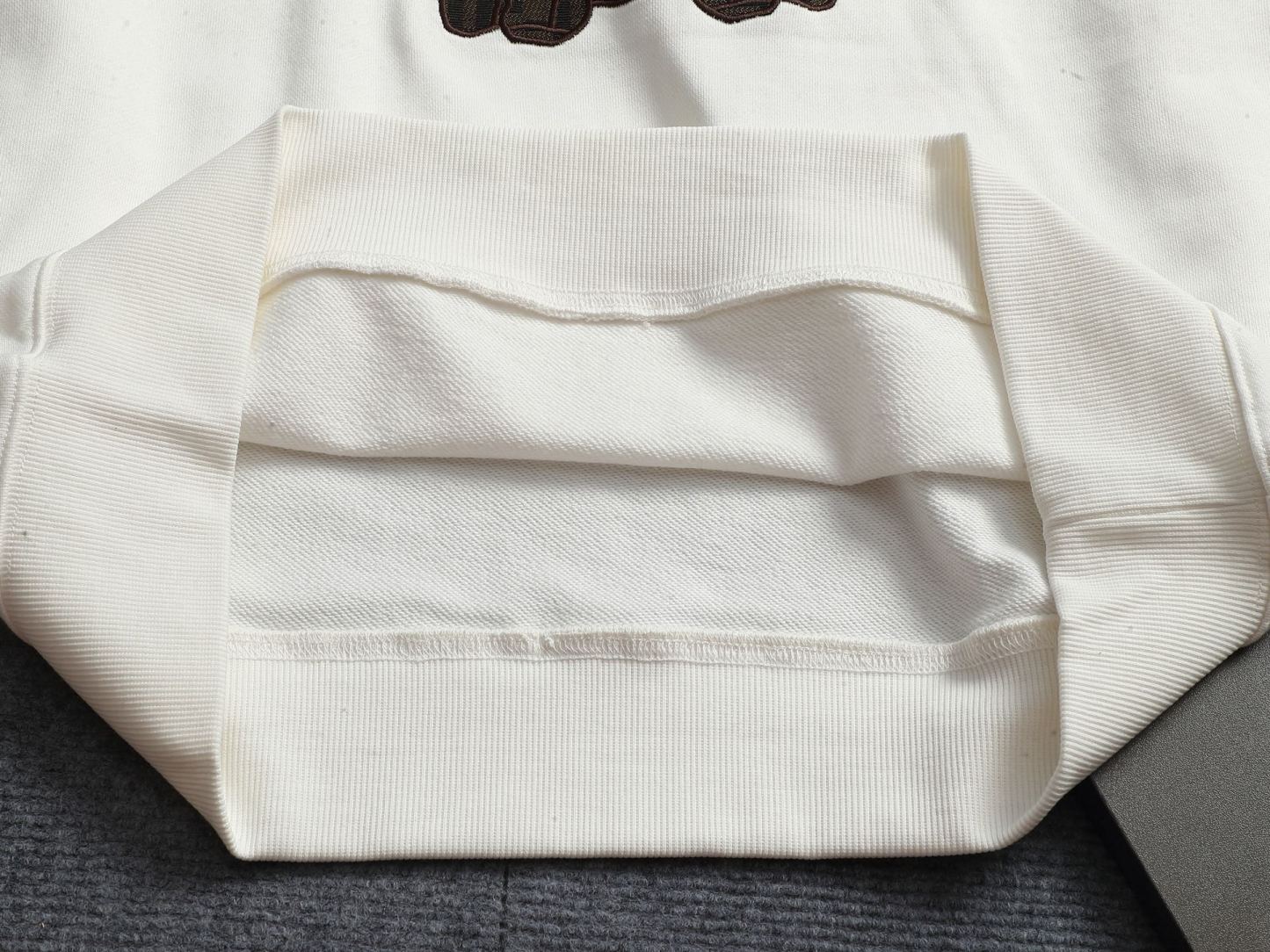 【FENDI】刺繍長袖 T シャツ