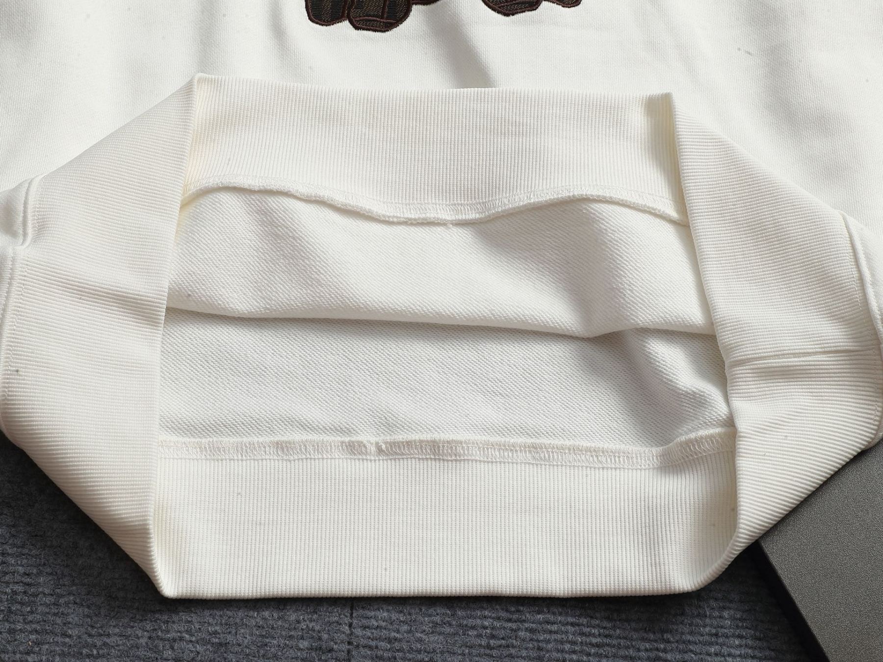 【FENDI】刺繍長袖 T シャツ