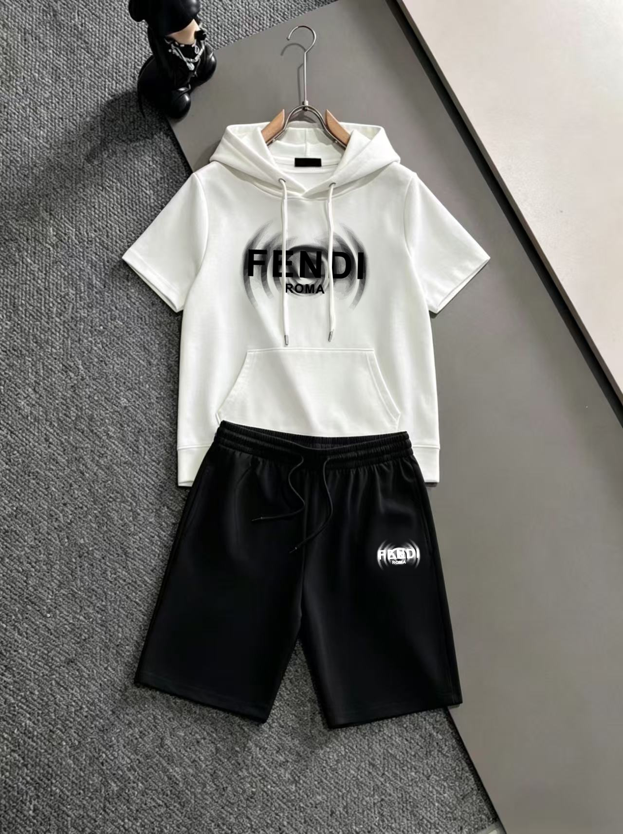 【FENDI】半袖T シャツショートパンツ セットアップ