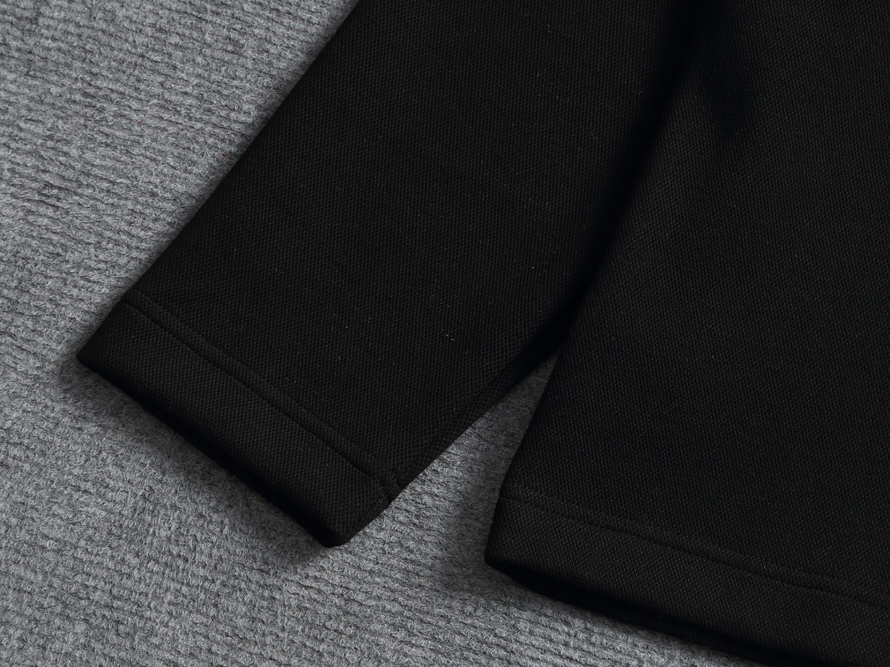 【MONCLER】刺繍長袖 T シャツ