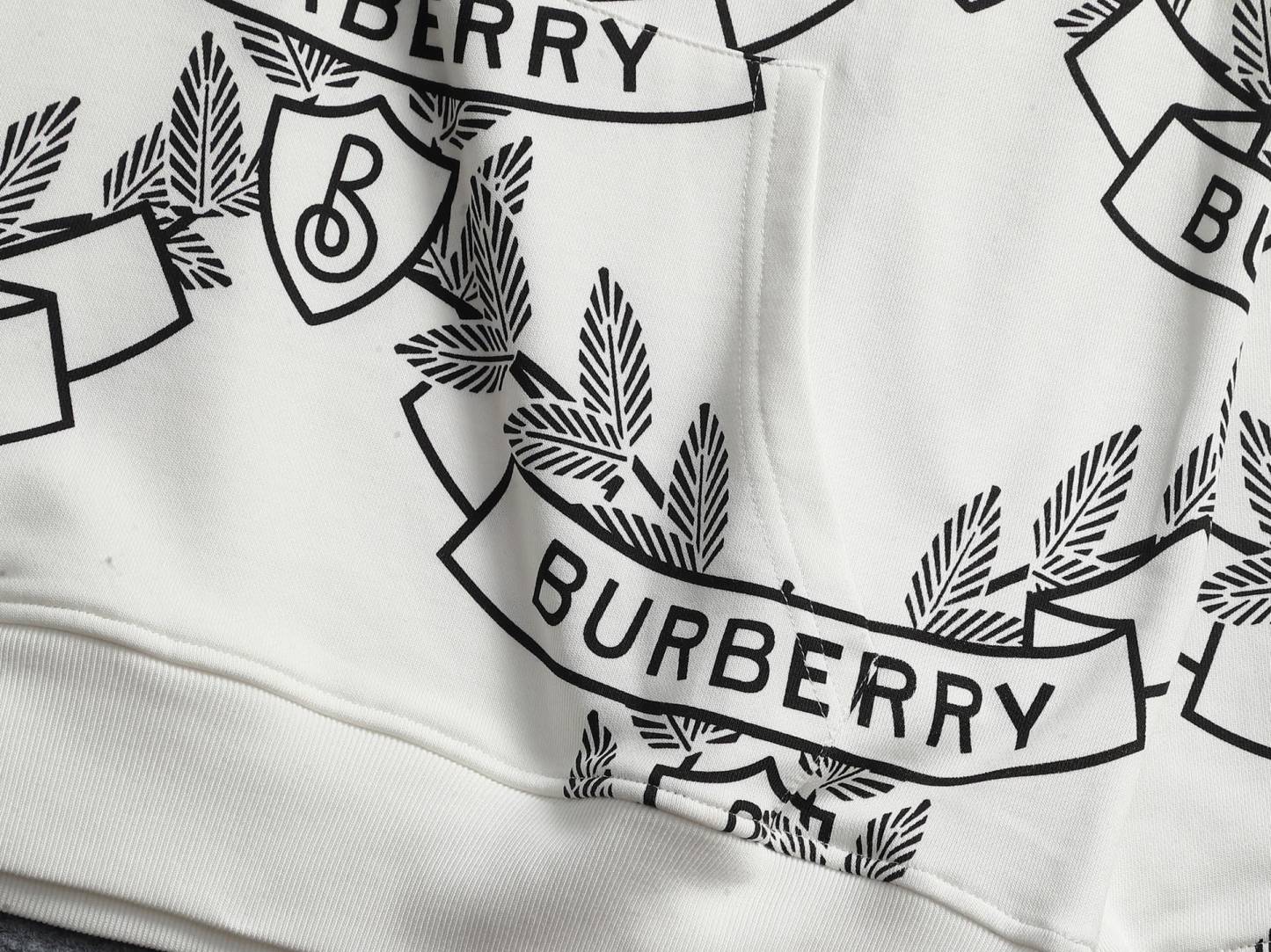 【BURBERRY】バーバリー パーカー