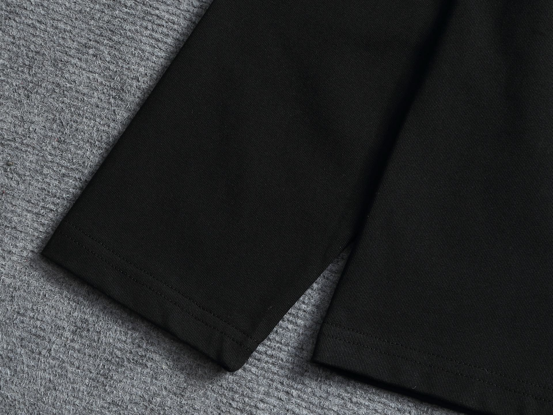 【LOUIS VUITTON】プリント長袖 T シャツ