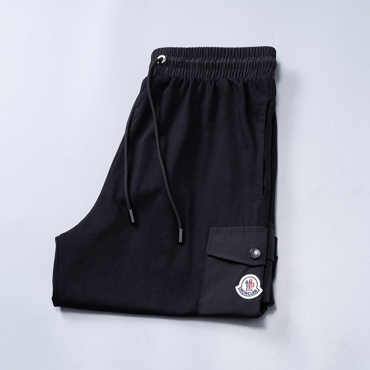 【MONCLER】ショートパンツ