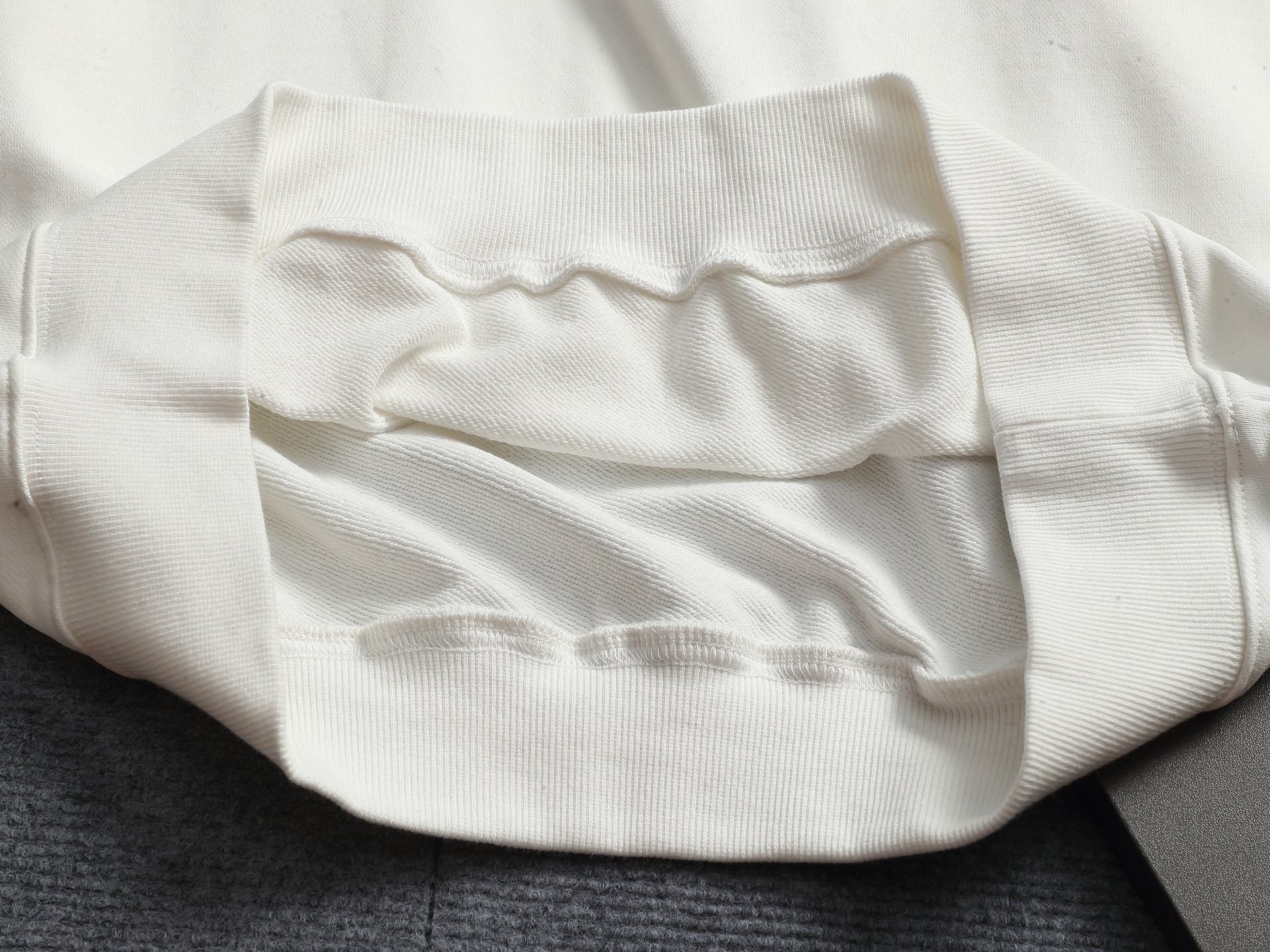 【BALENCIAGA】刺繍長袖 T シャツ