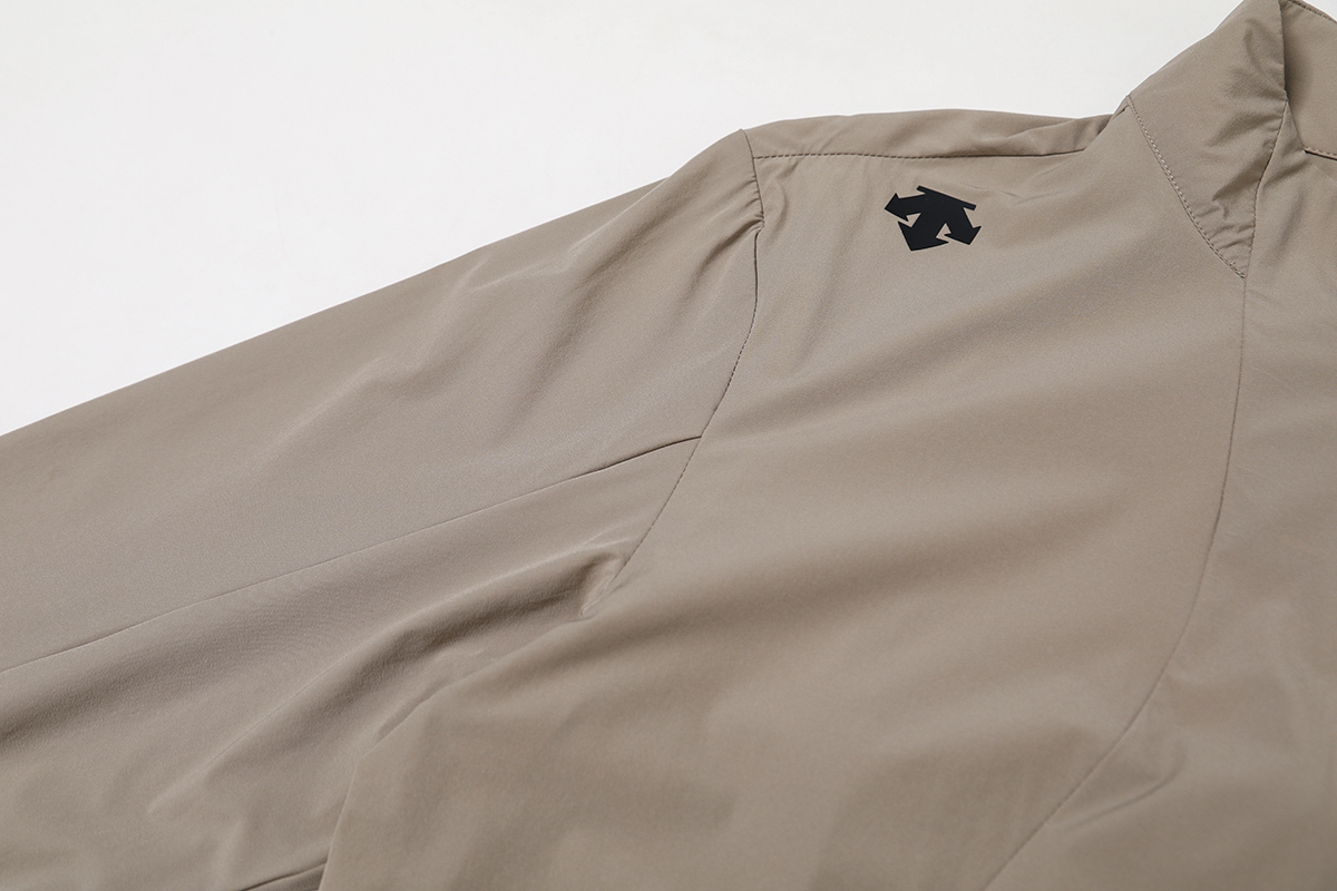 【DESCENTE】Lightweight UV カットパーカー