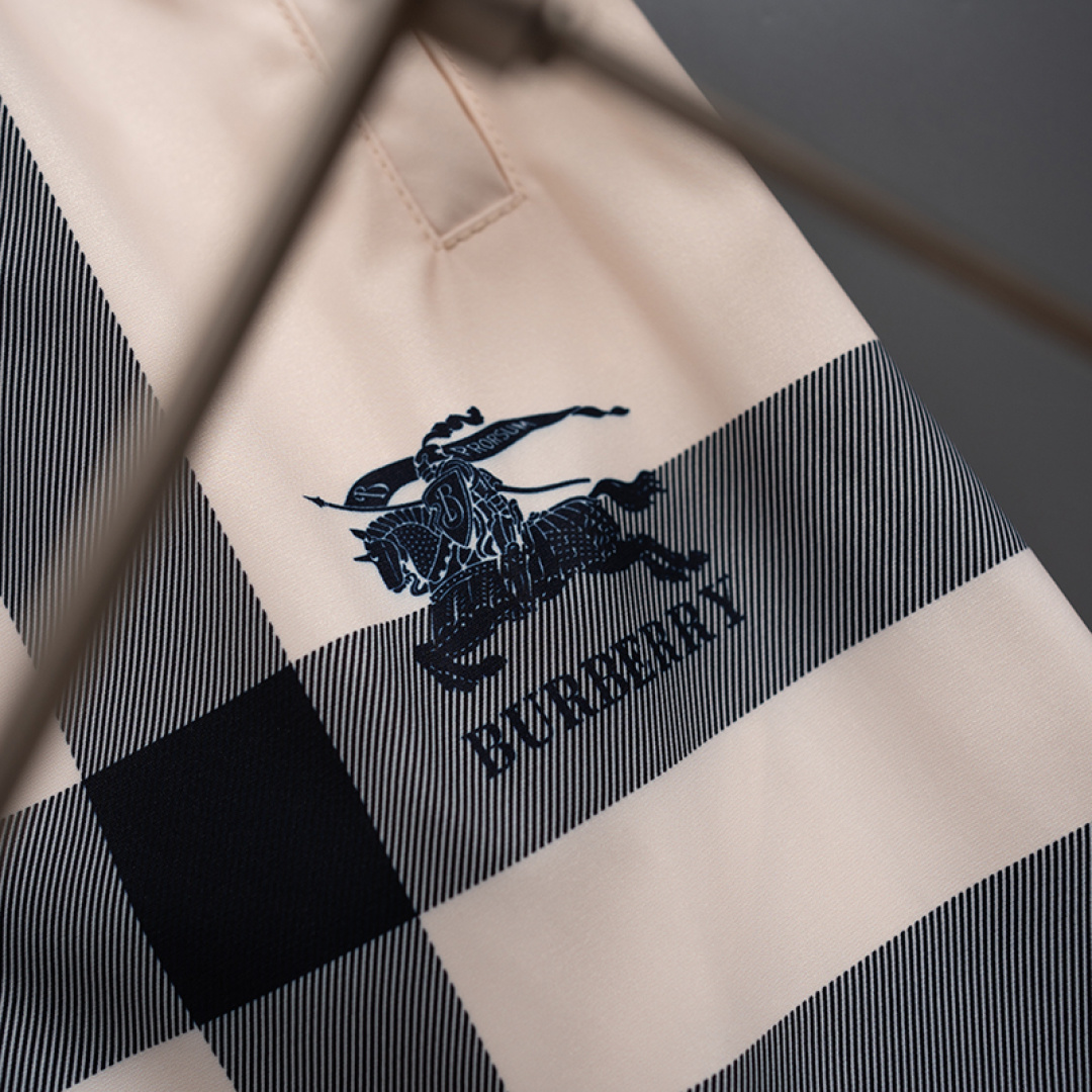 【BURBERRY】ショートパンツ