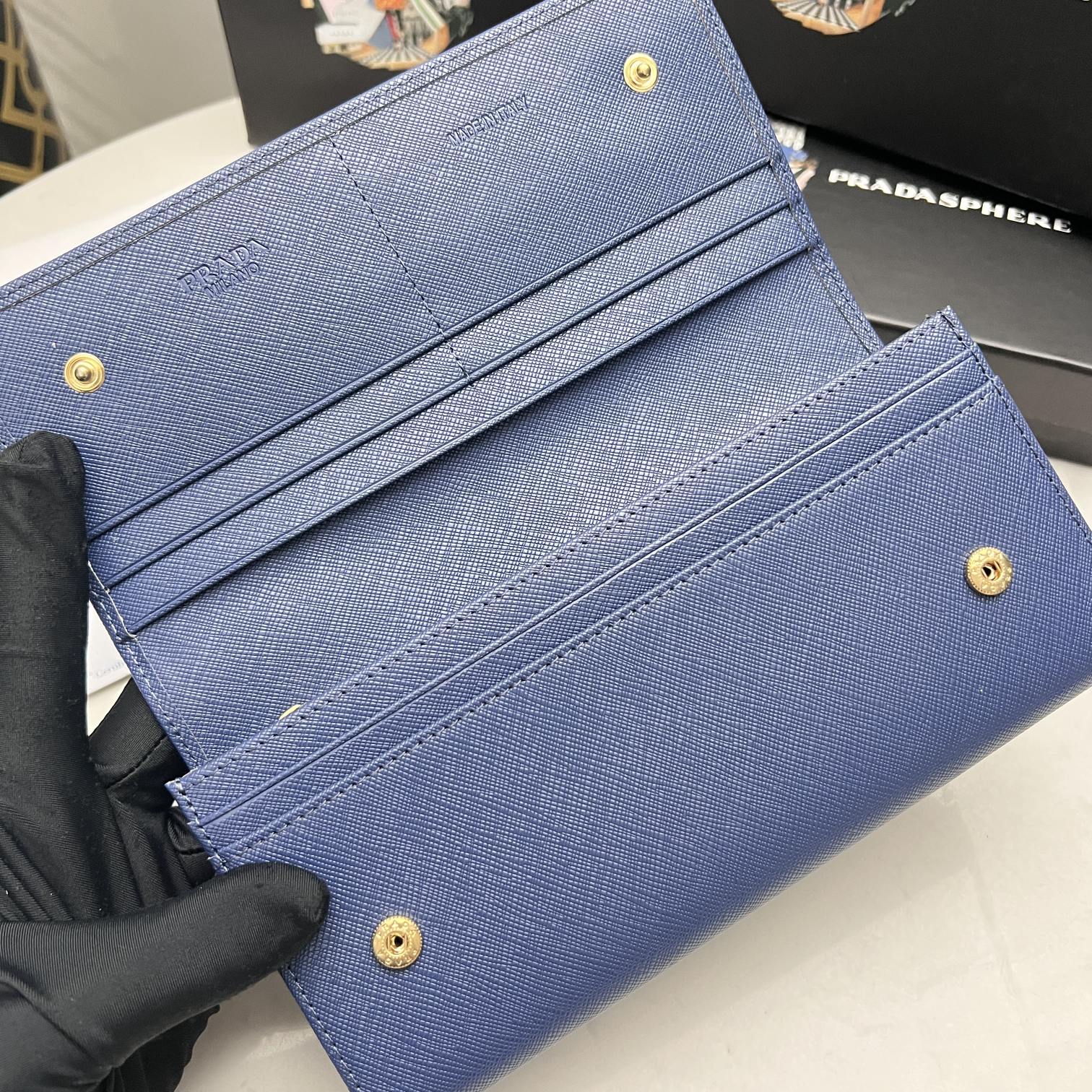 Pradaレザー コンチネンタルウォレット 財布 折財布