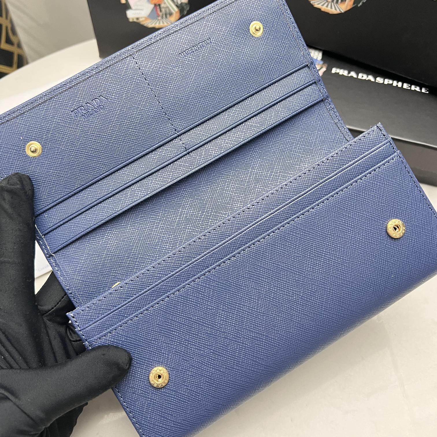 Pradaレザー コンチネンタルウォレット 財布 折財布