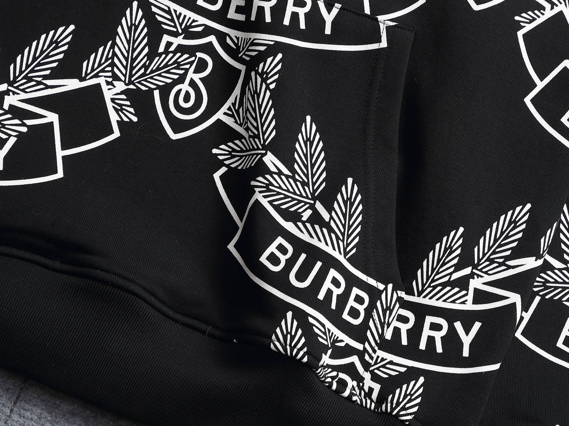 【BURBERRY】バーバリー パーカー