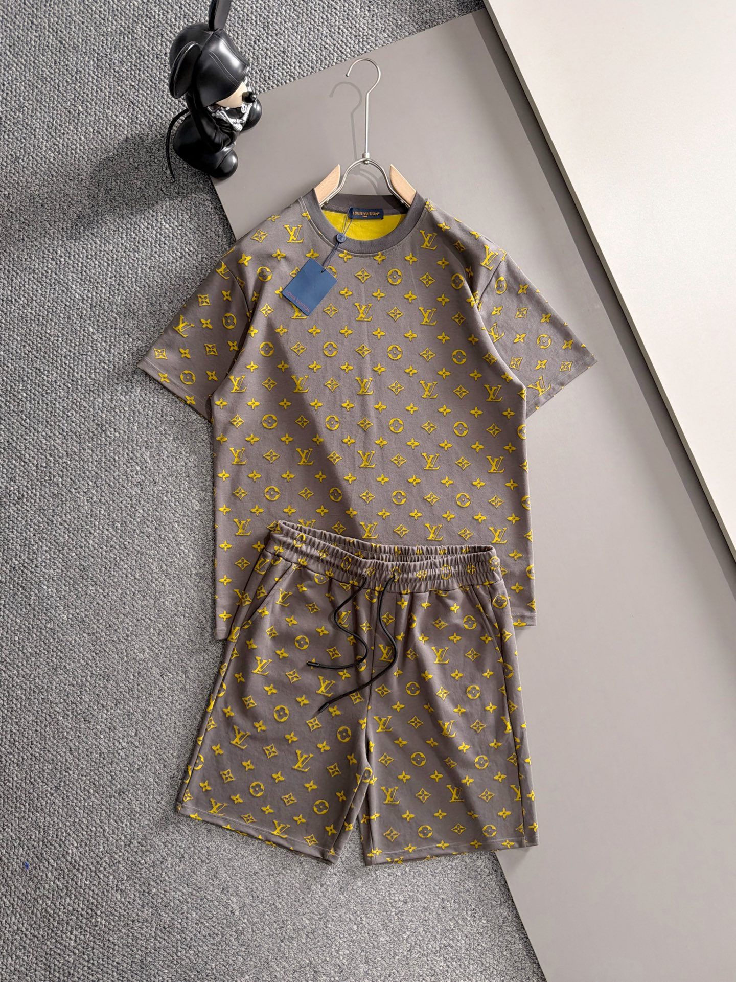 【LOUIS VUITTON】半袖T シャツショートパンツ セットアップ