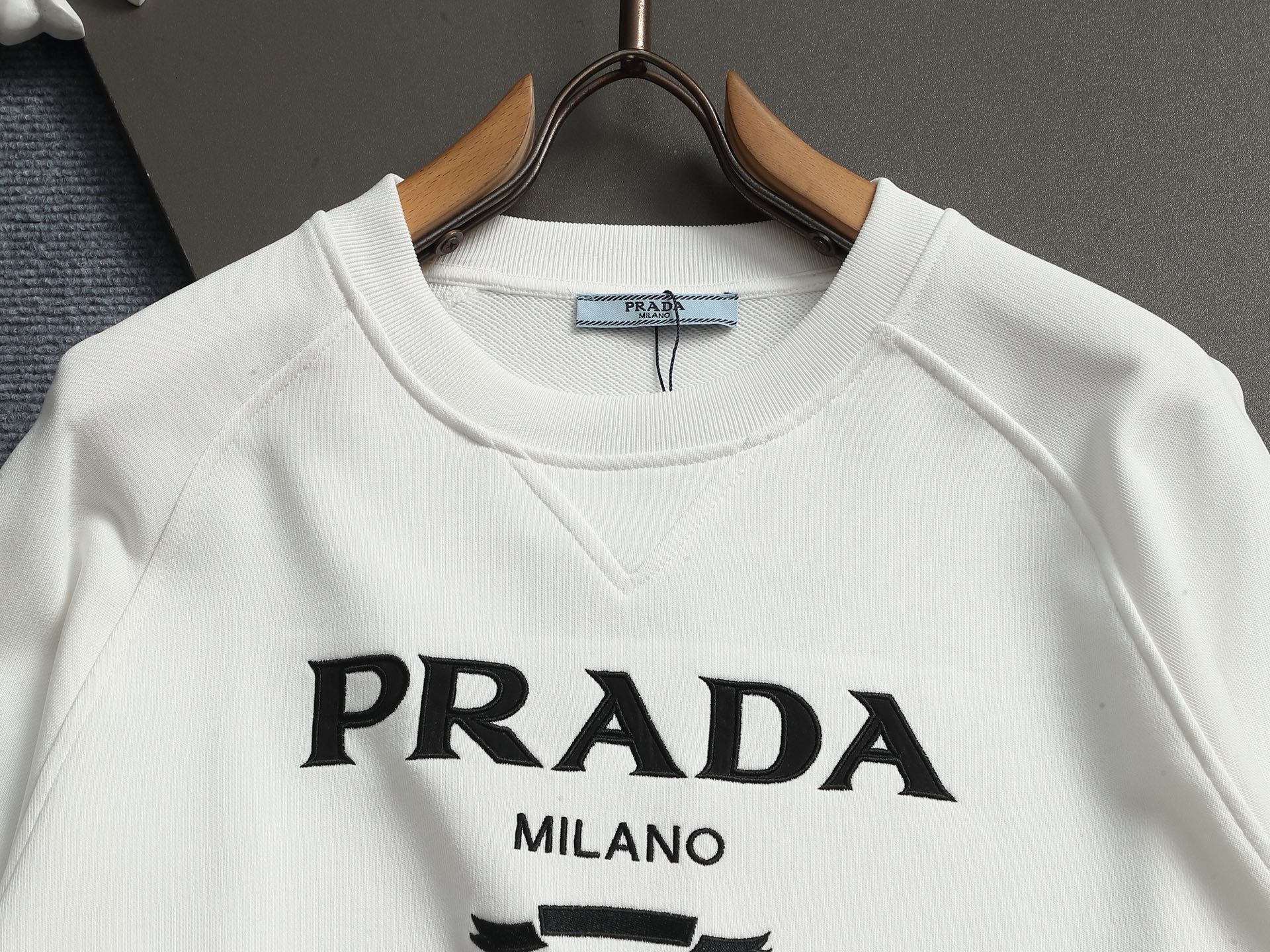 【PRADA】プリント長袖 T シャツ