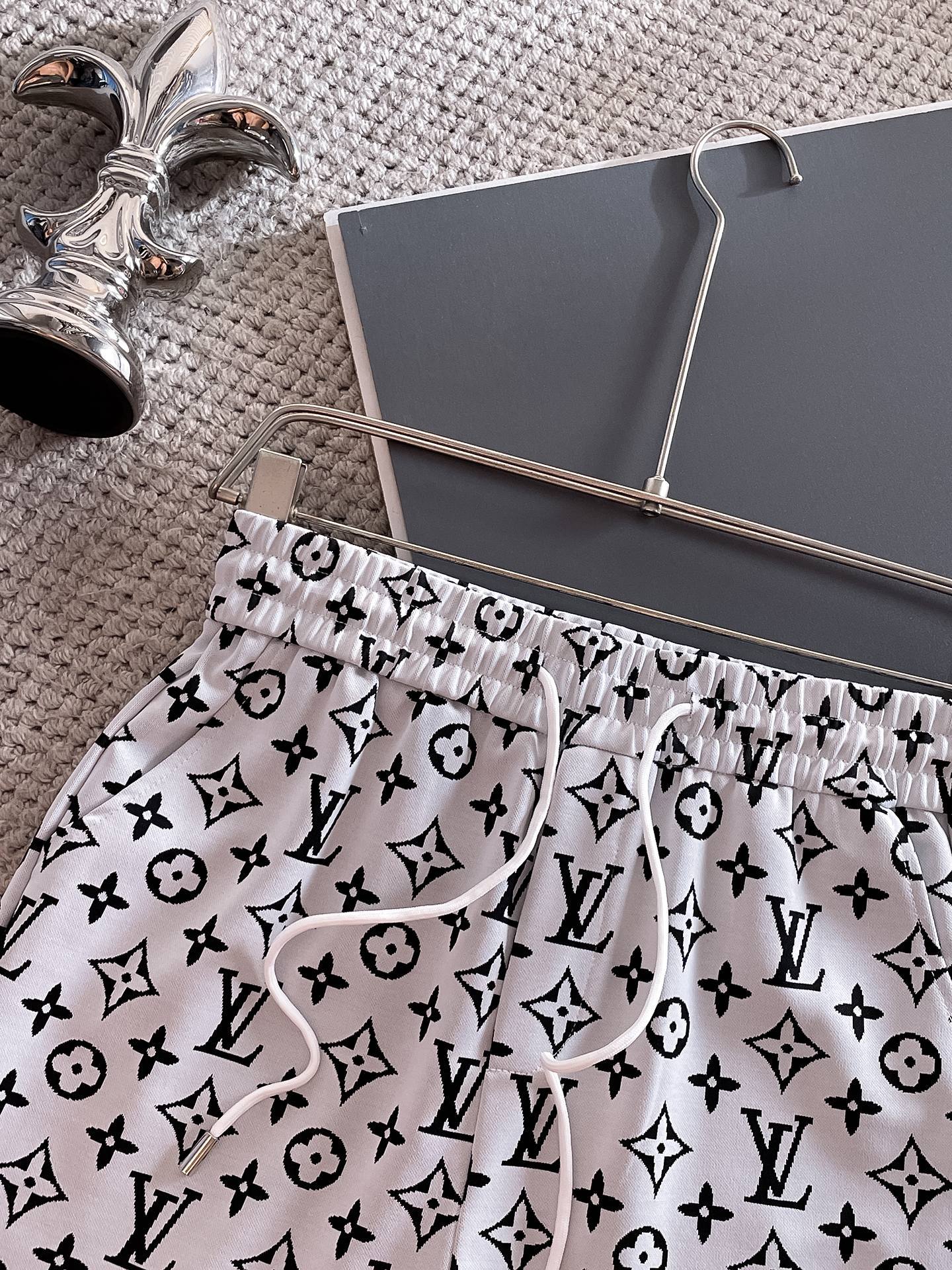 【LOUIS VUITTON】ショートパンツ