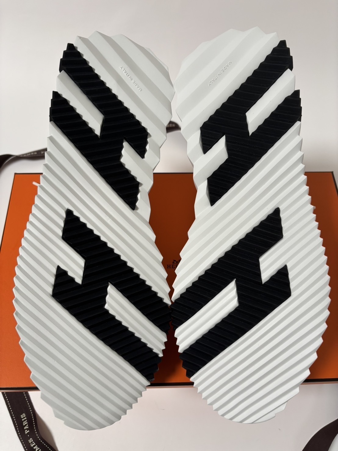 【ニット×レザーで履きやすい☆】HERMES スニーカー リフト