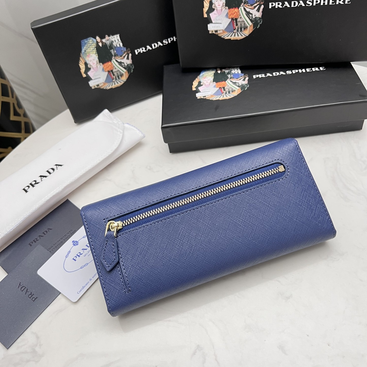 Pradaレザー コンチネンタルウォレット 財布 折財布